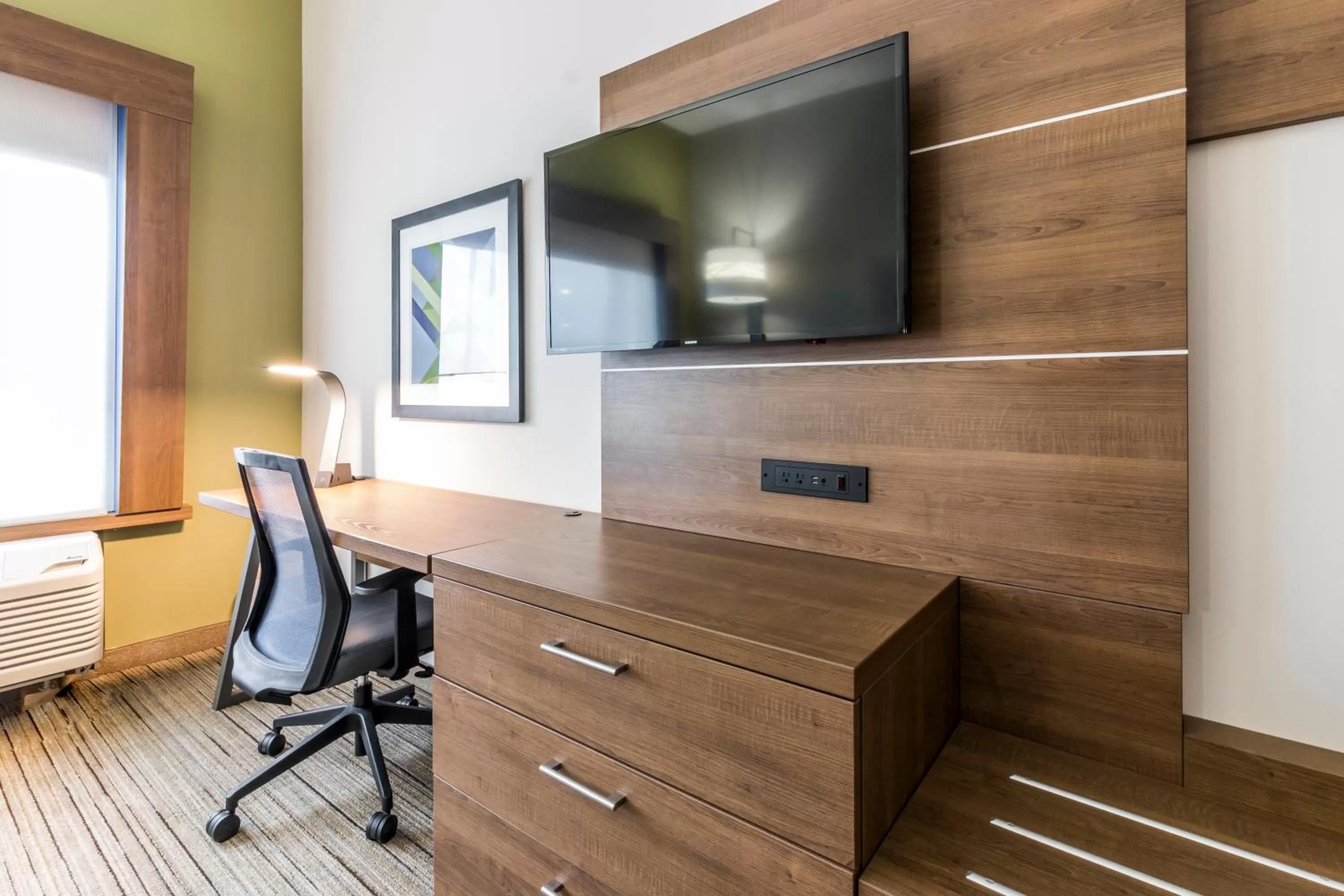 King Room - Disability Access/Roll in Shower - Non-Smoking in Holiday Inn Express - Villa Rica, an IHG Hotel