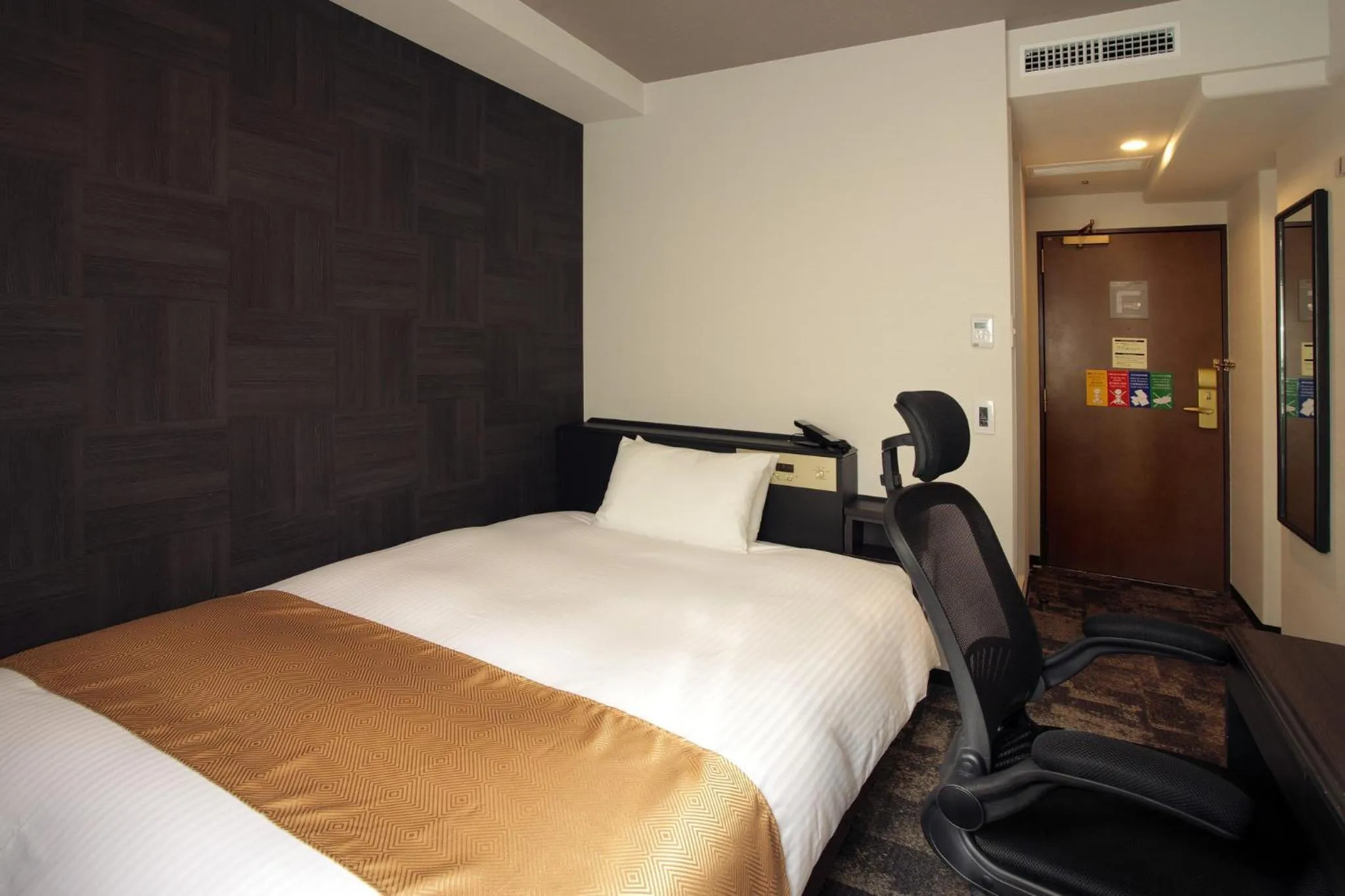 Photo of the whole room, Bed in El Inn Kyoto