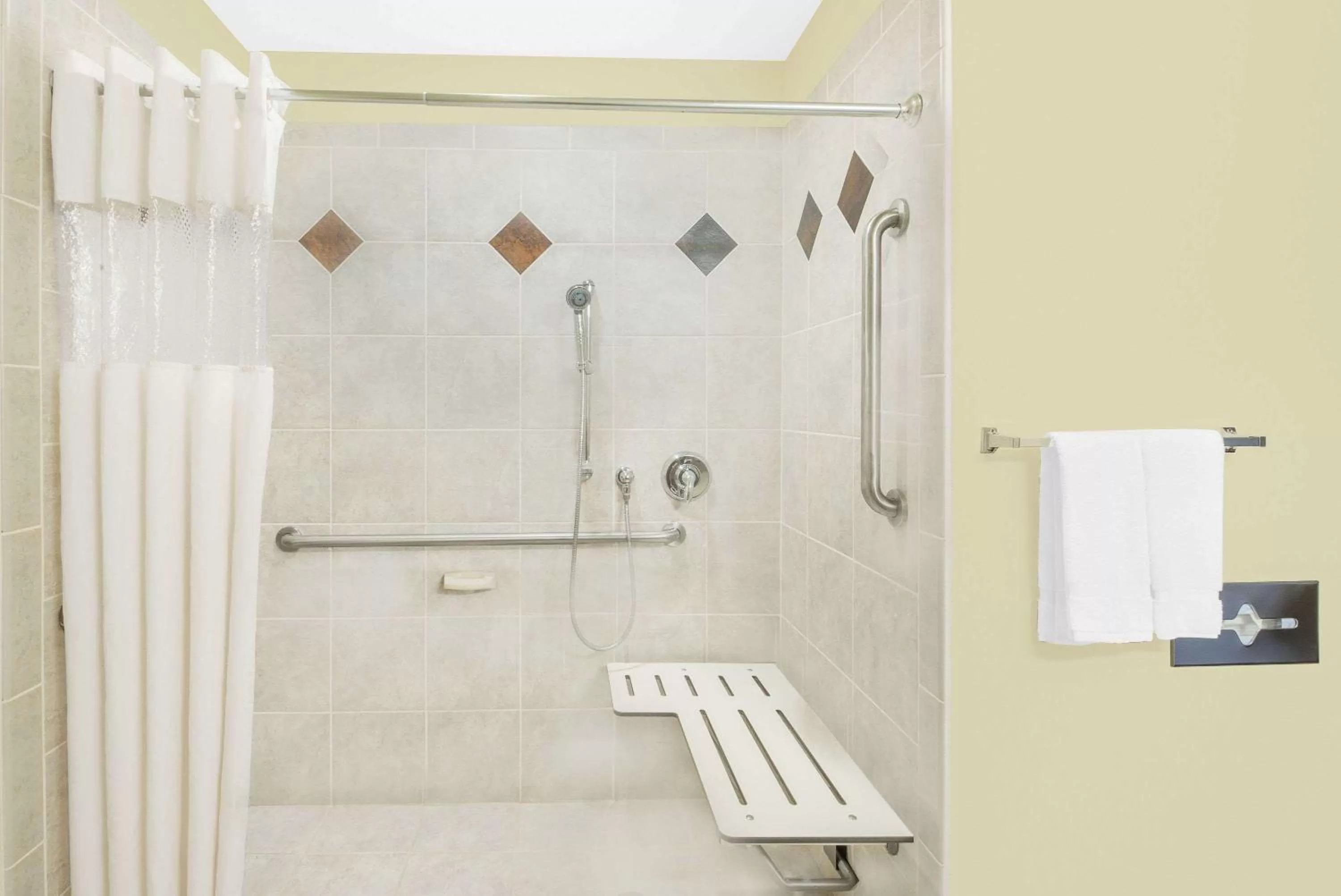 Photo of the whole room in Baymont by Wyndham Snyder