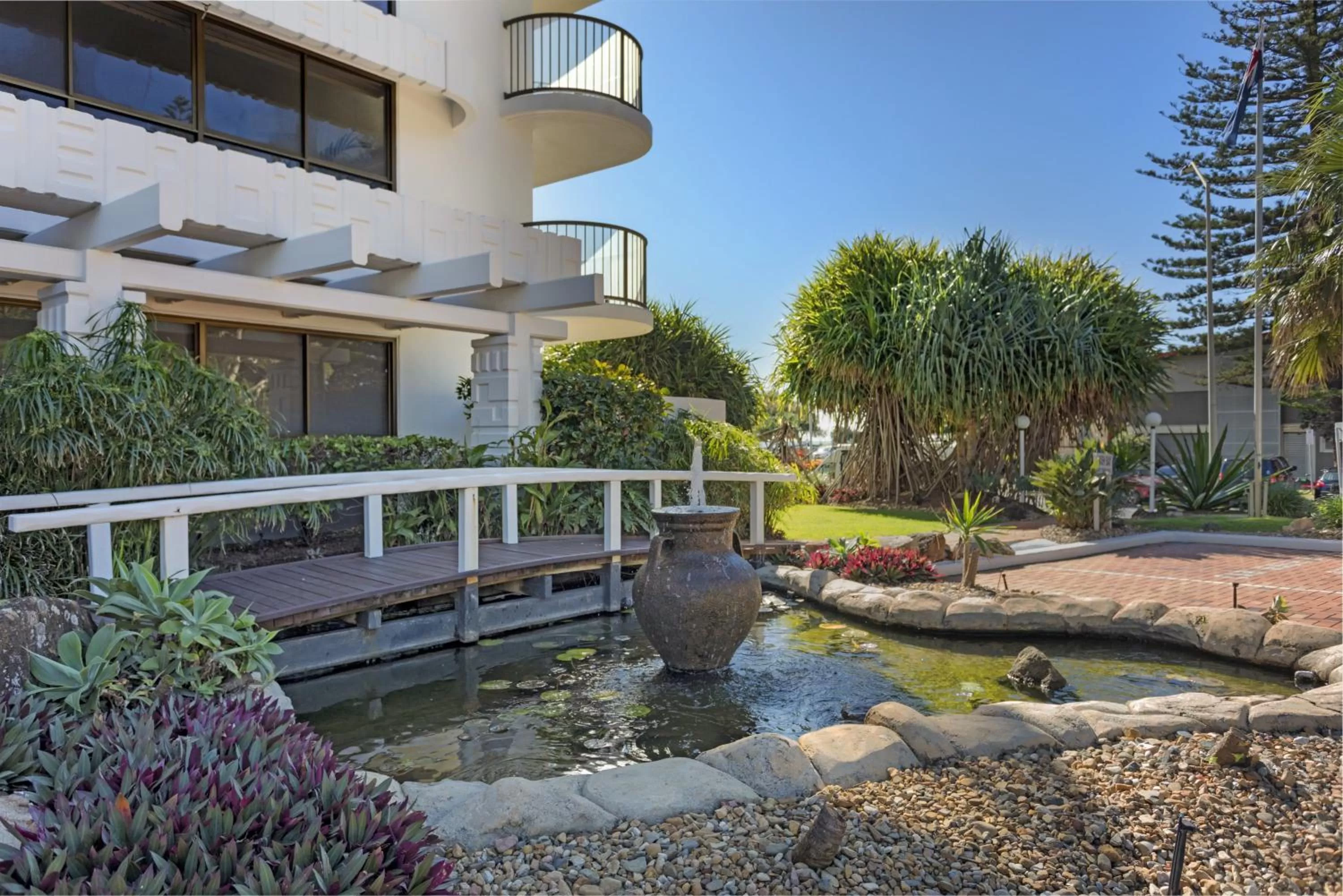 Garden in De Ville Apartments