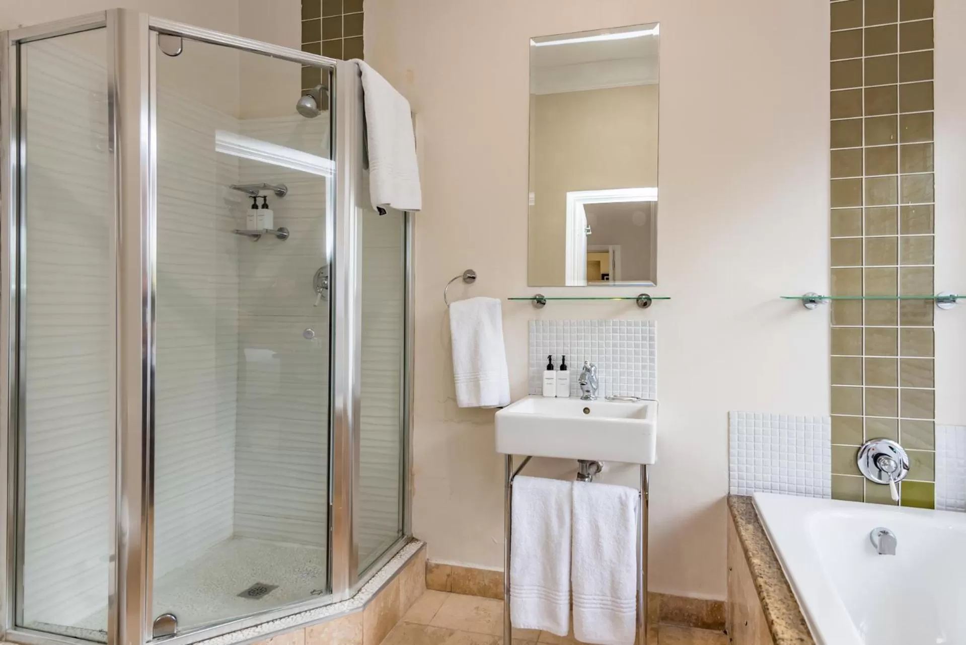 Shower in Clico Boutique Hotel