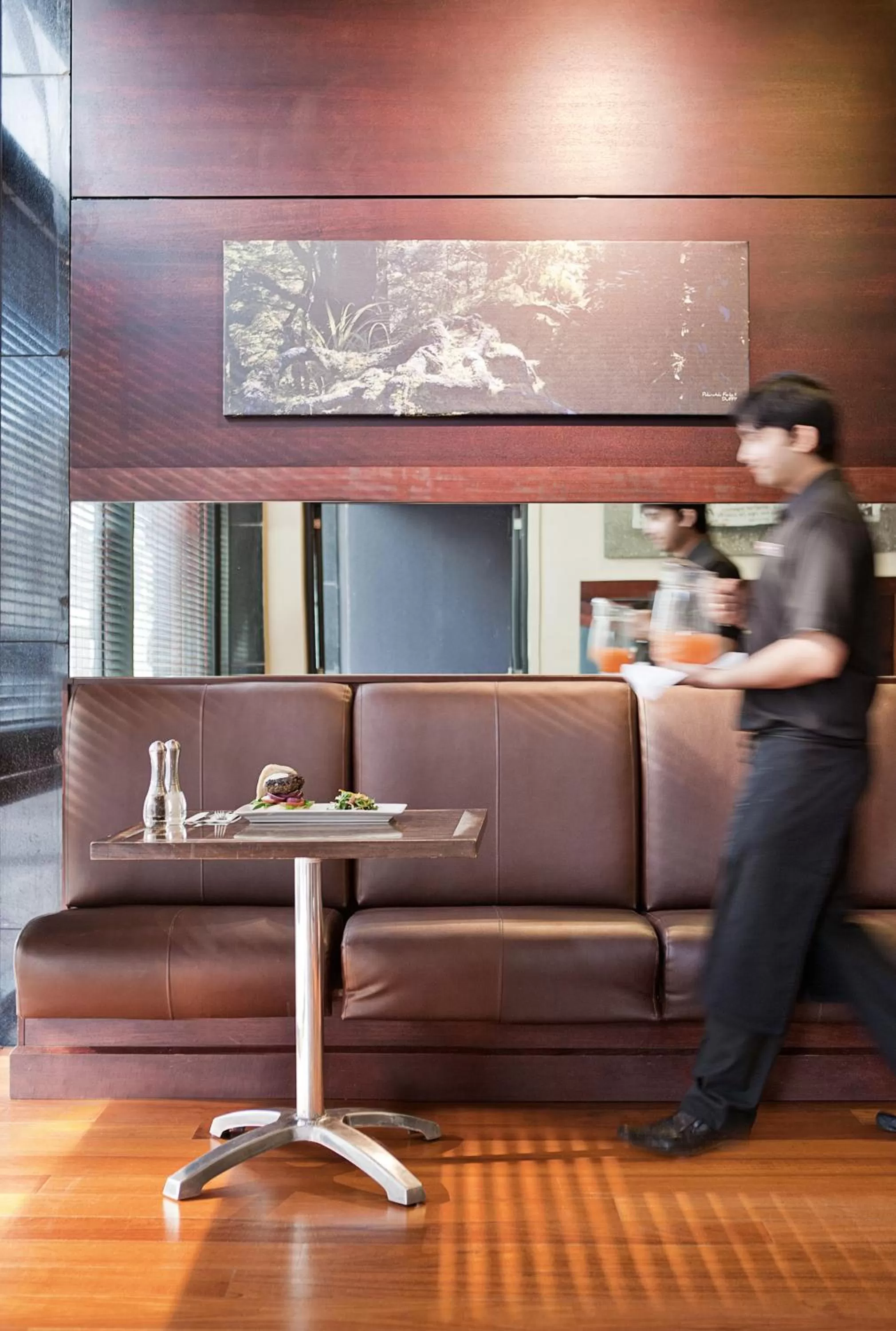 Restaurant/places to eat in ibis Wellington