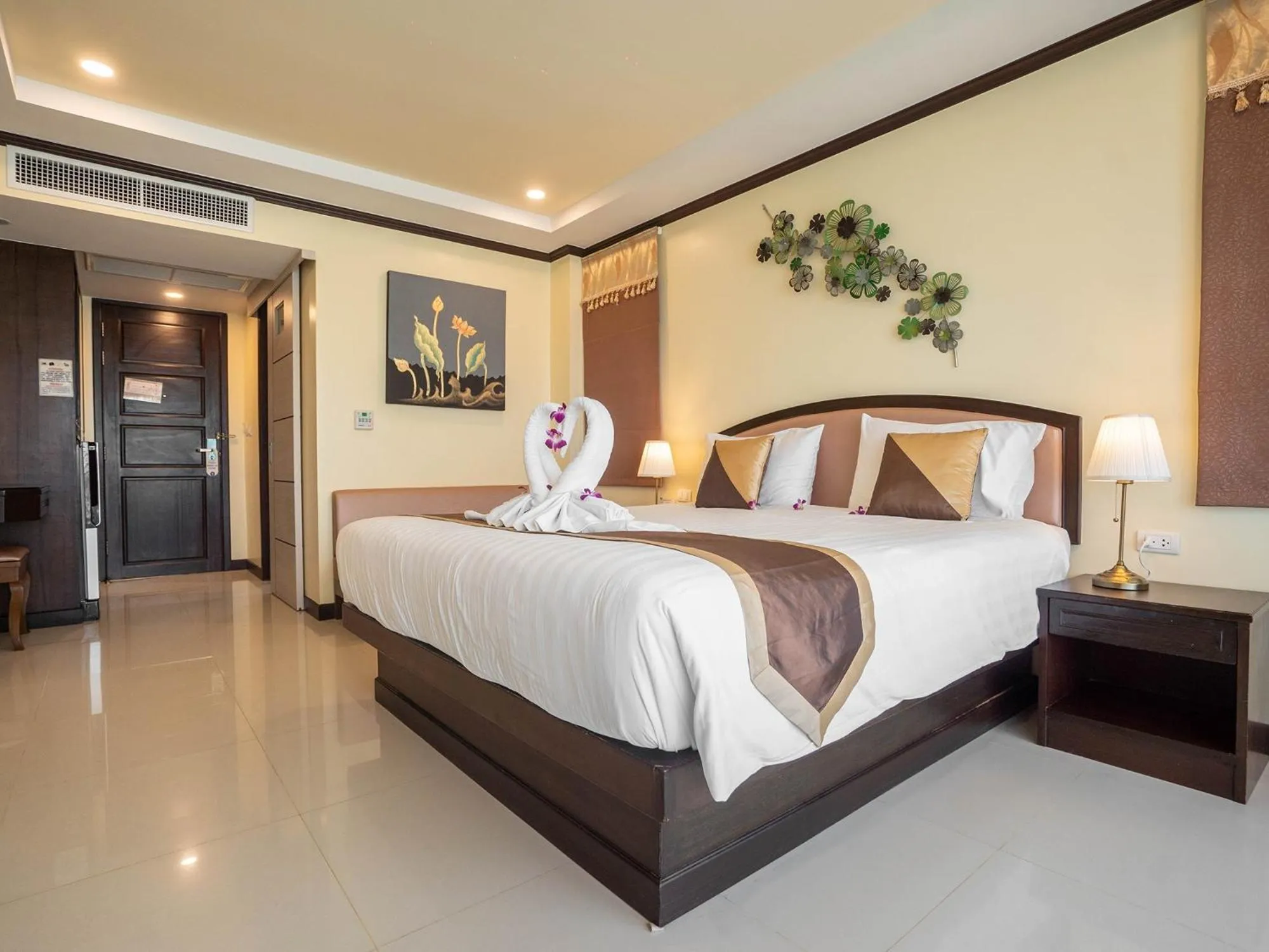 Bed in Baan Sailom Hotel Phuket - Sha Extra Plus