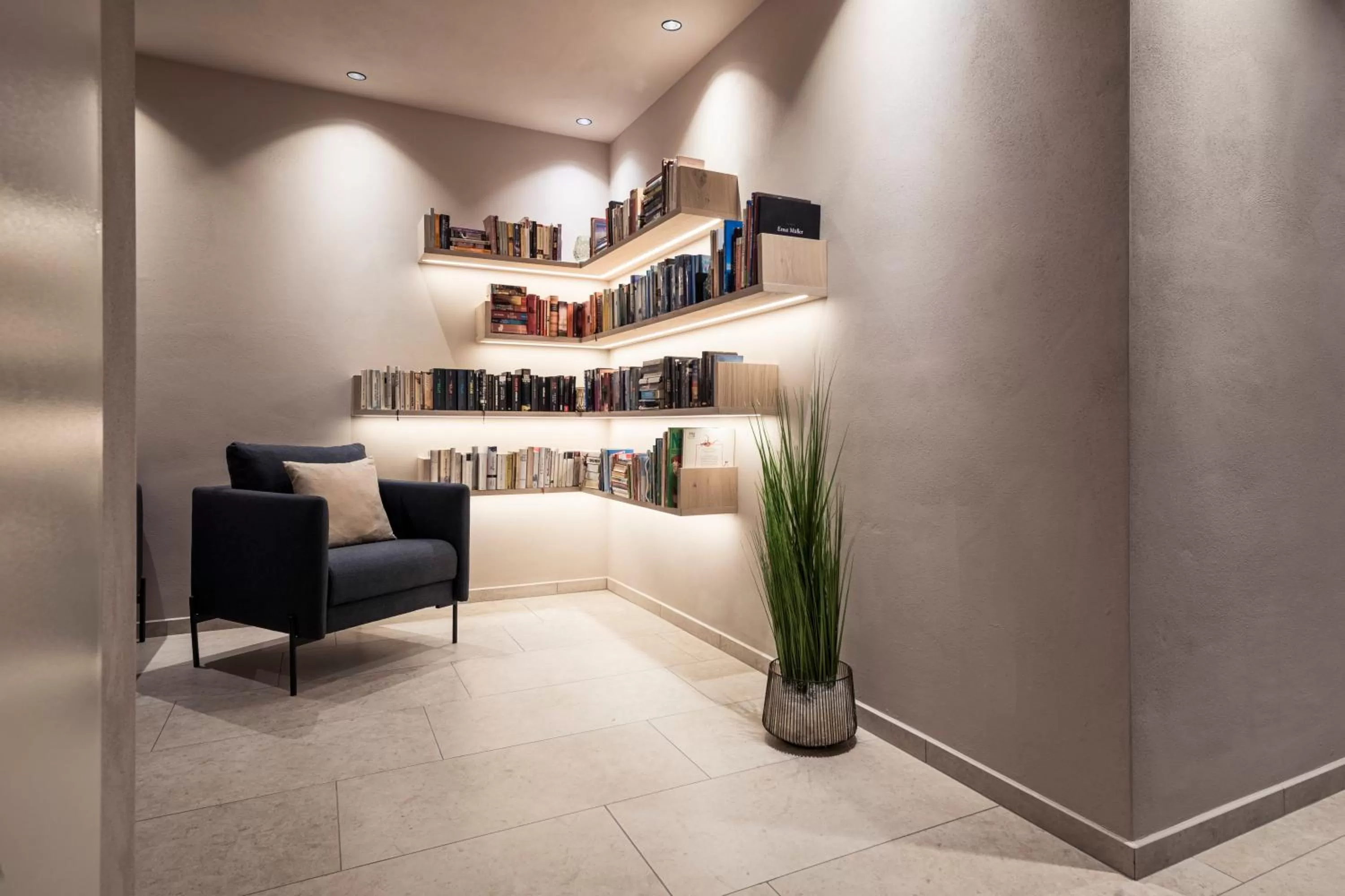 Library in Hotel Torgglhof