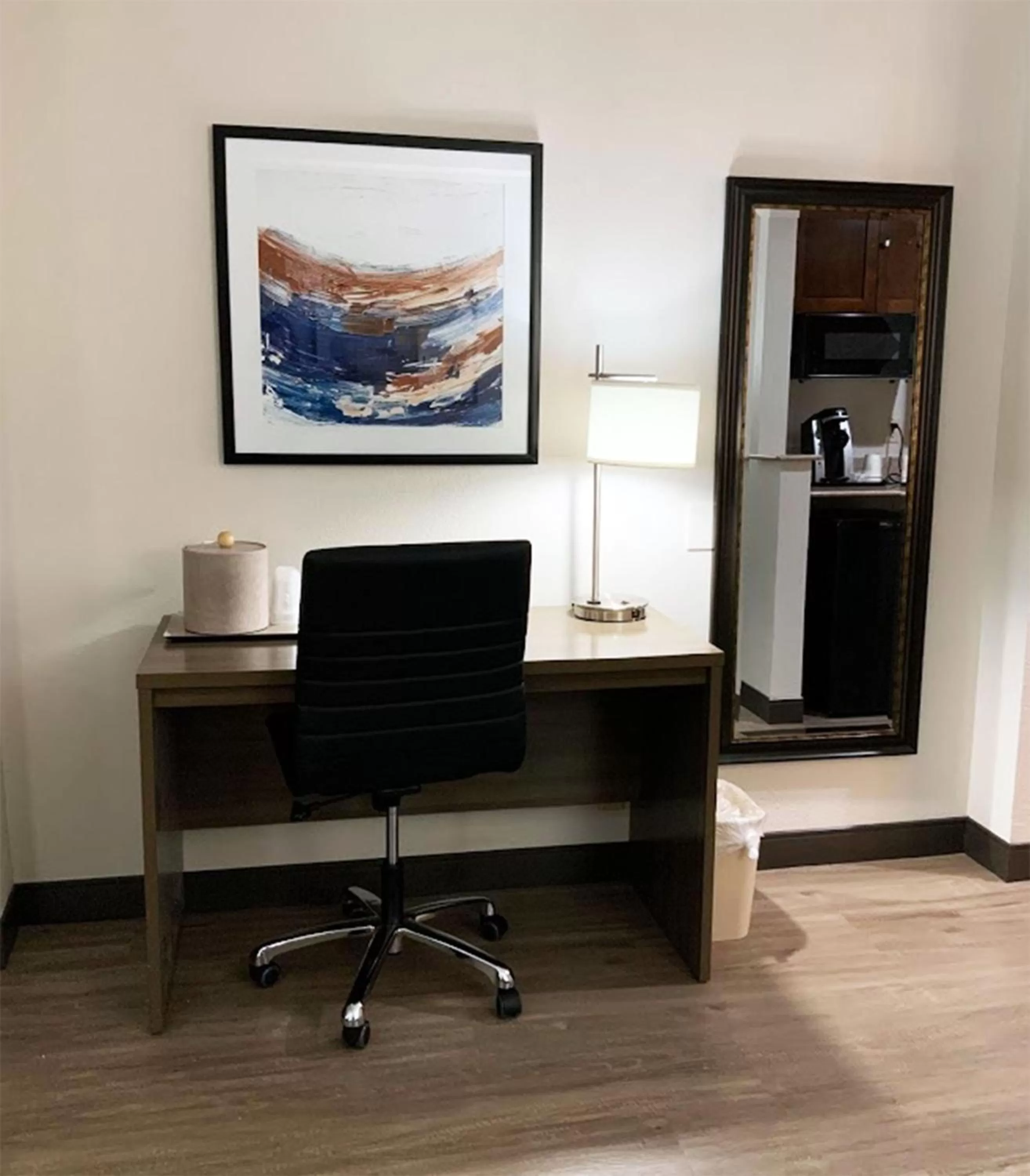 Seating area in Wingate by Wyndham Jackson Ridgeland