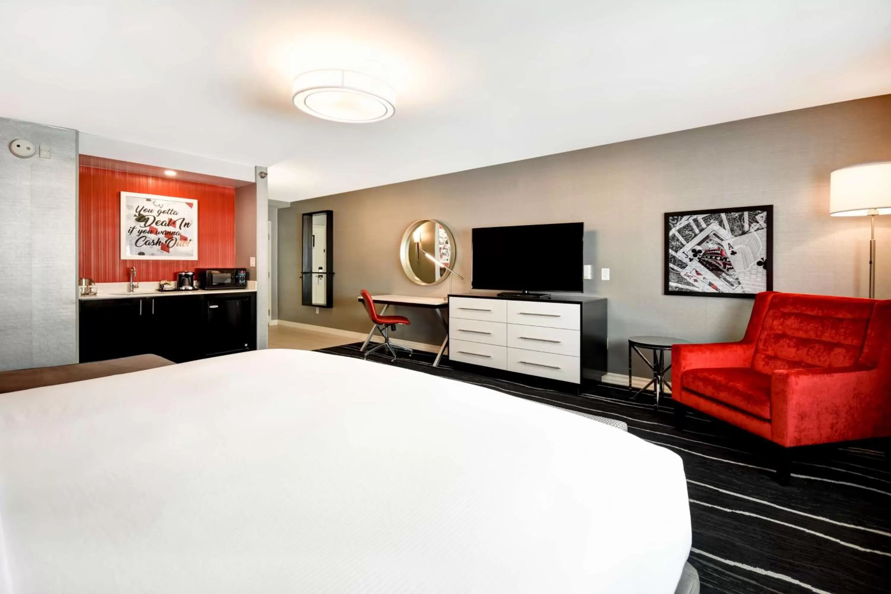 Bedroom, Bed in DoubleTree by Hilton Deadwood at Cadillac Jack's