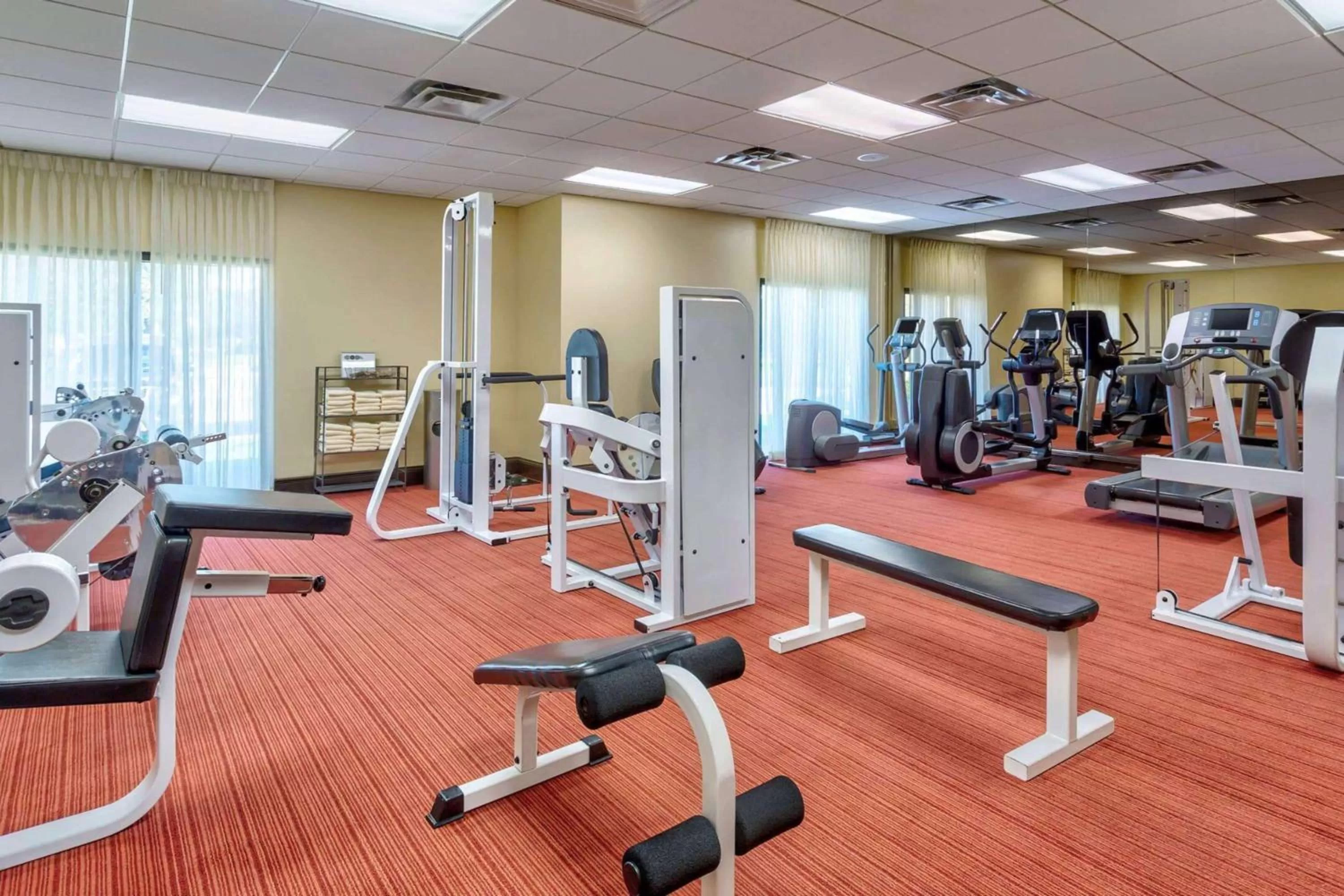 Fitness centre/facilities in Wyndham Garden Kansas City Airport