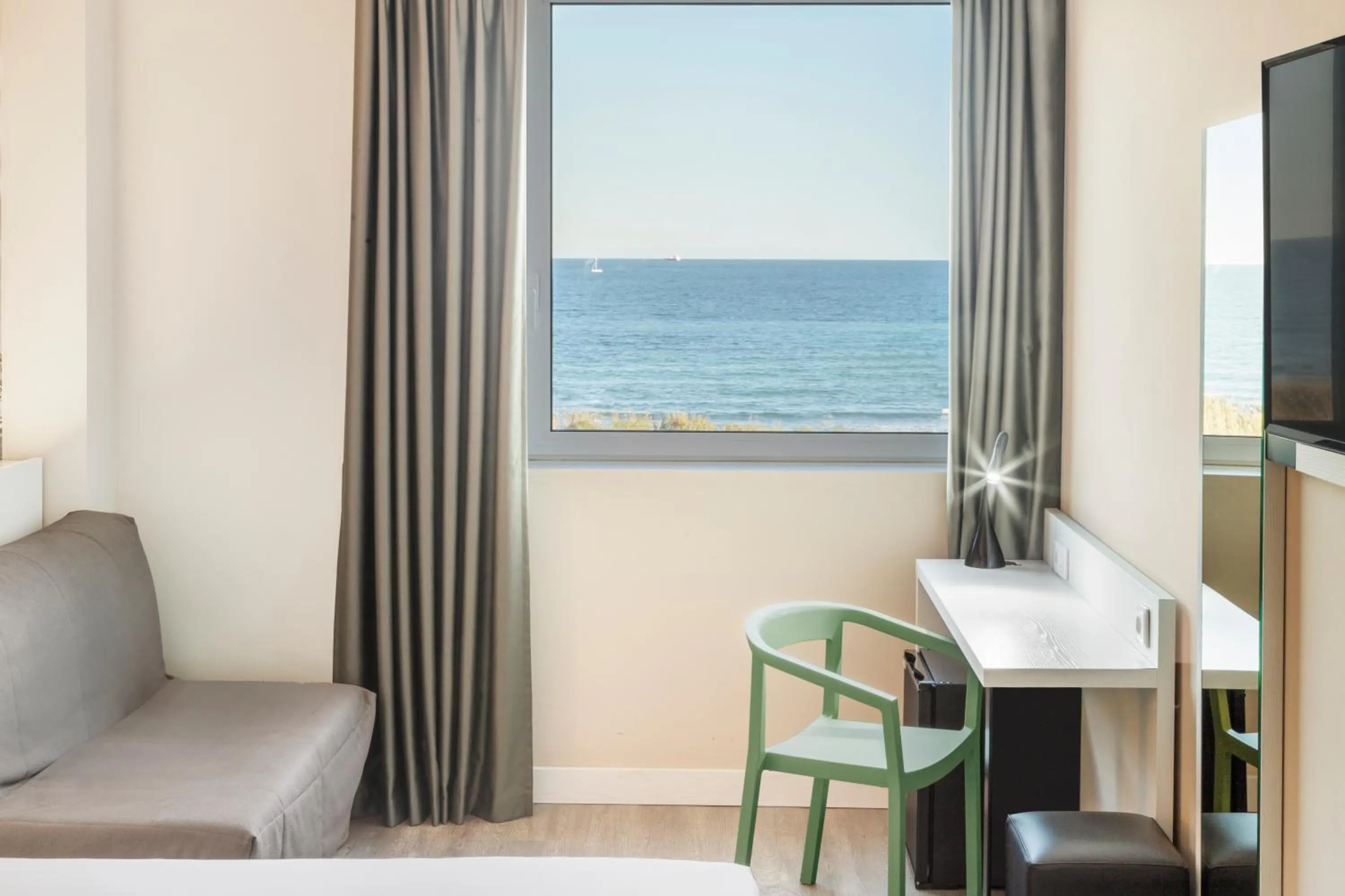 Bedroom in B&B HOTEL Alicante