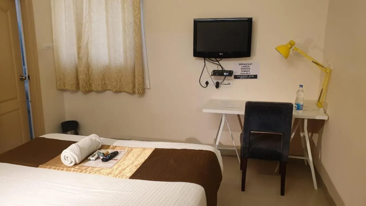 TV/Entertainment Center in Hotel Blue Dawn Suites Madhapur