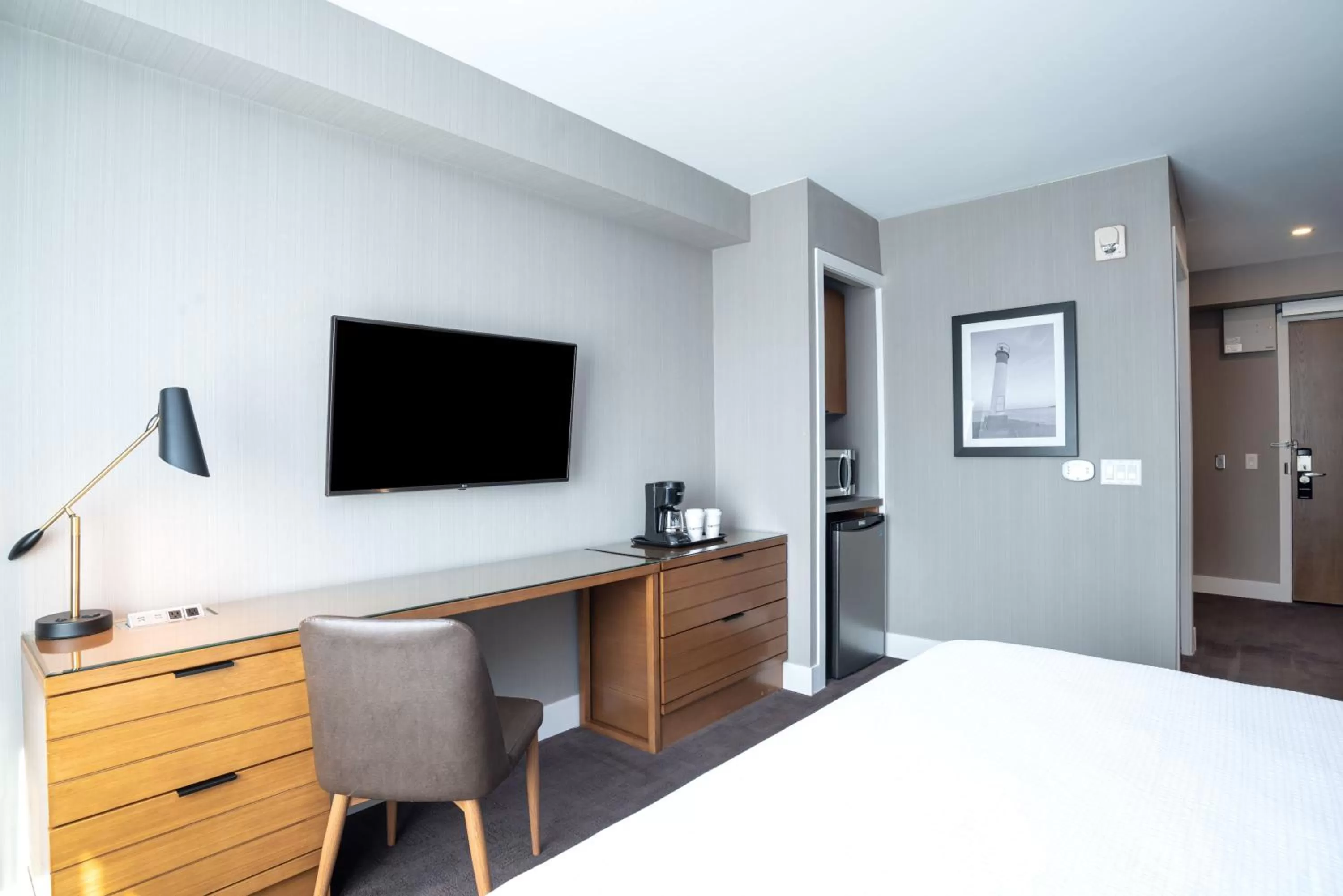 Photo of the whole room, Bed in Sandman Hotel Hamilton