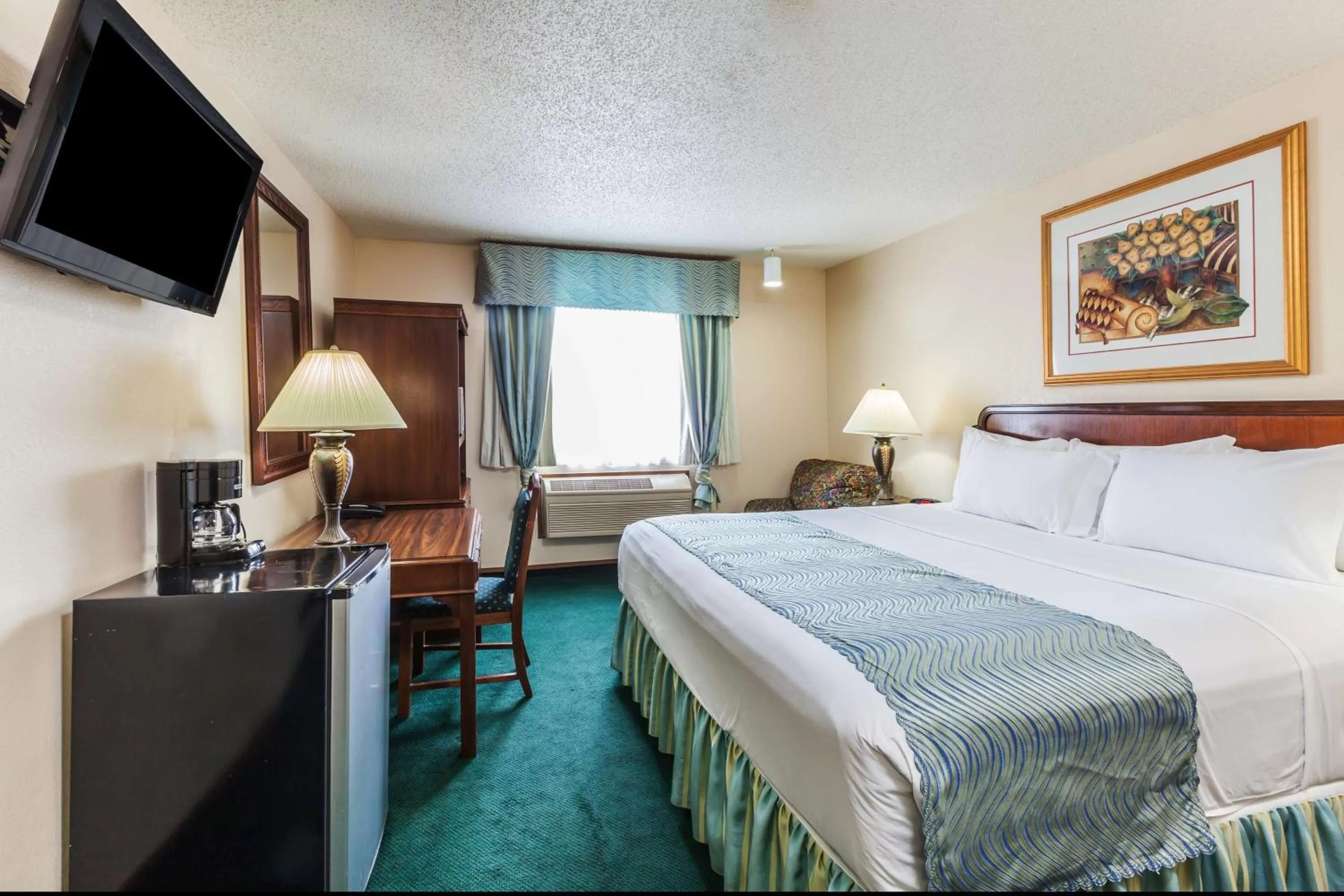Superior King Room - Non-Smoking in Super 8 by Wyndham Irving DFW Airport/South
