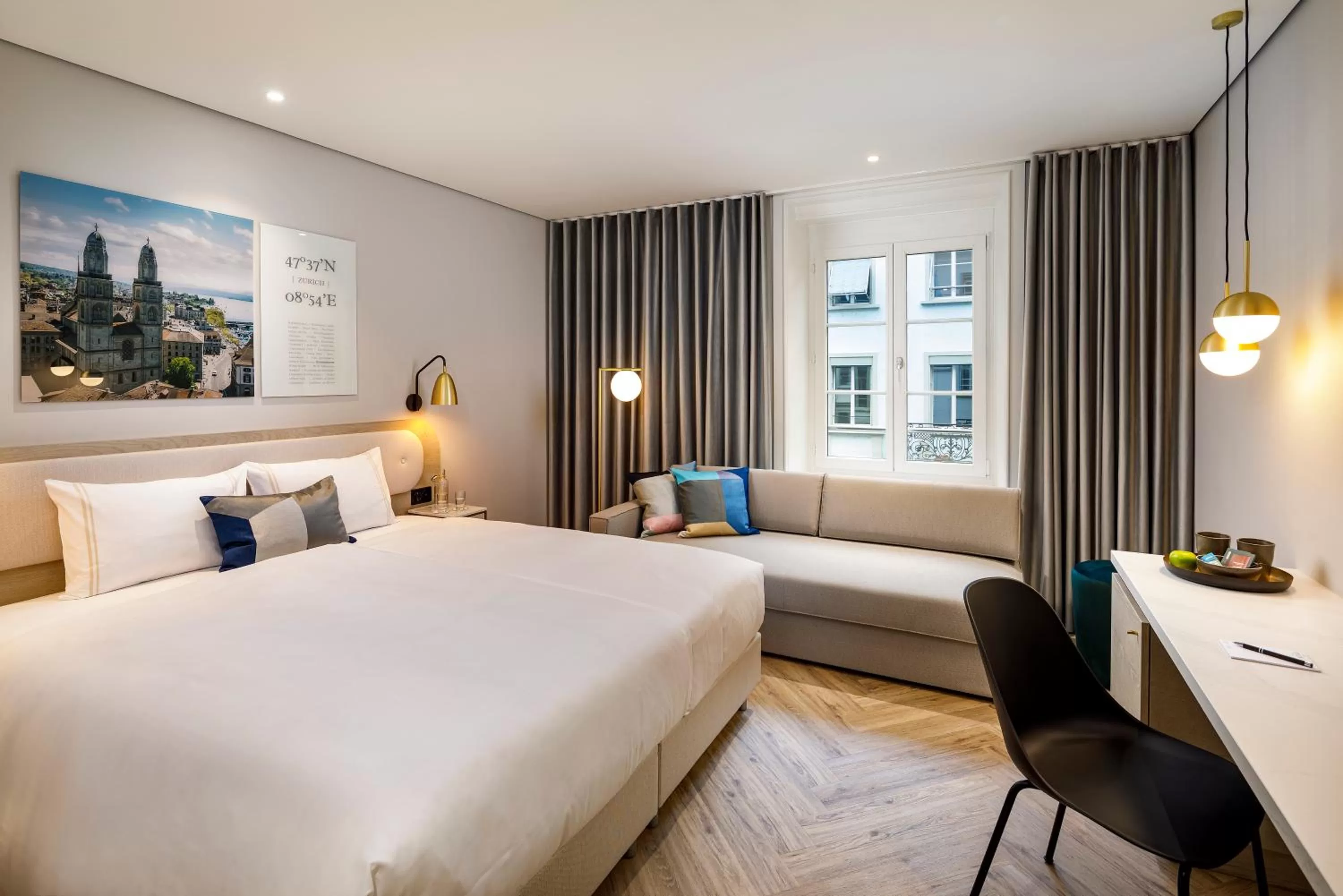 Seating area, Bed in Hotel Felix