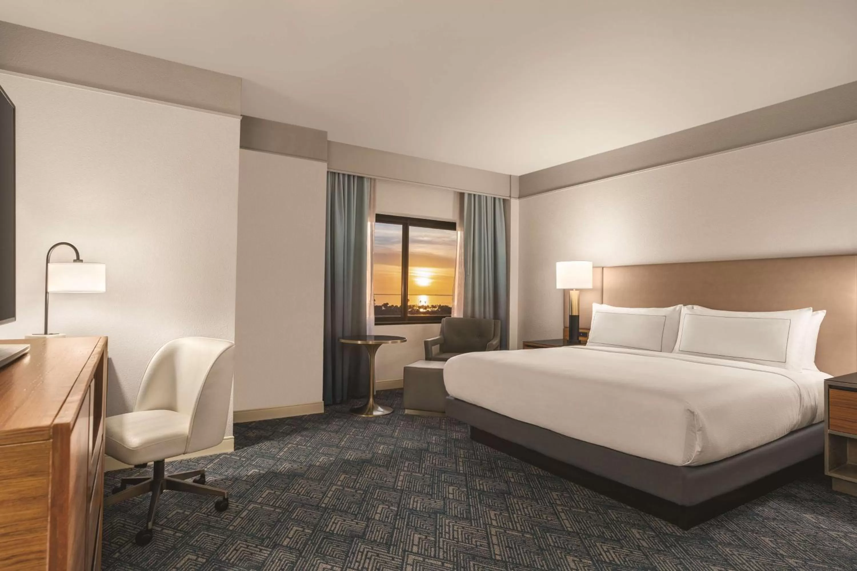 Bed in DoubleTree by Hilton Tampa Rocky Point Waterfront