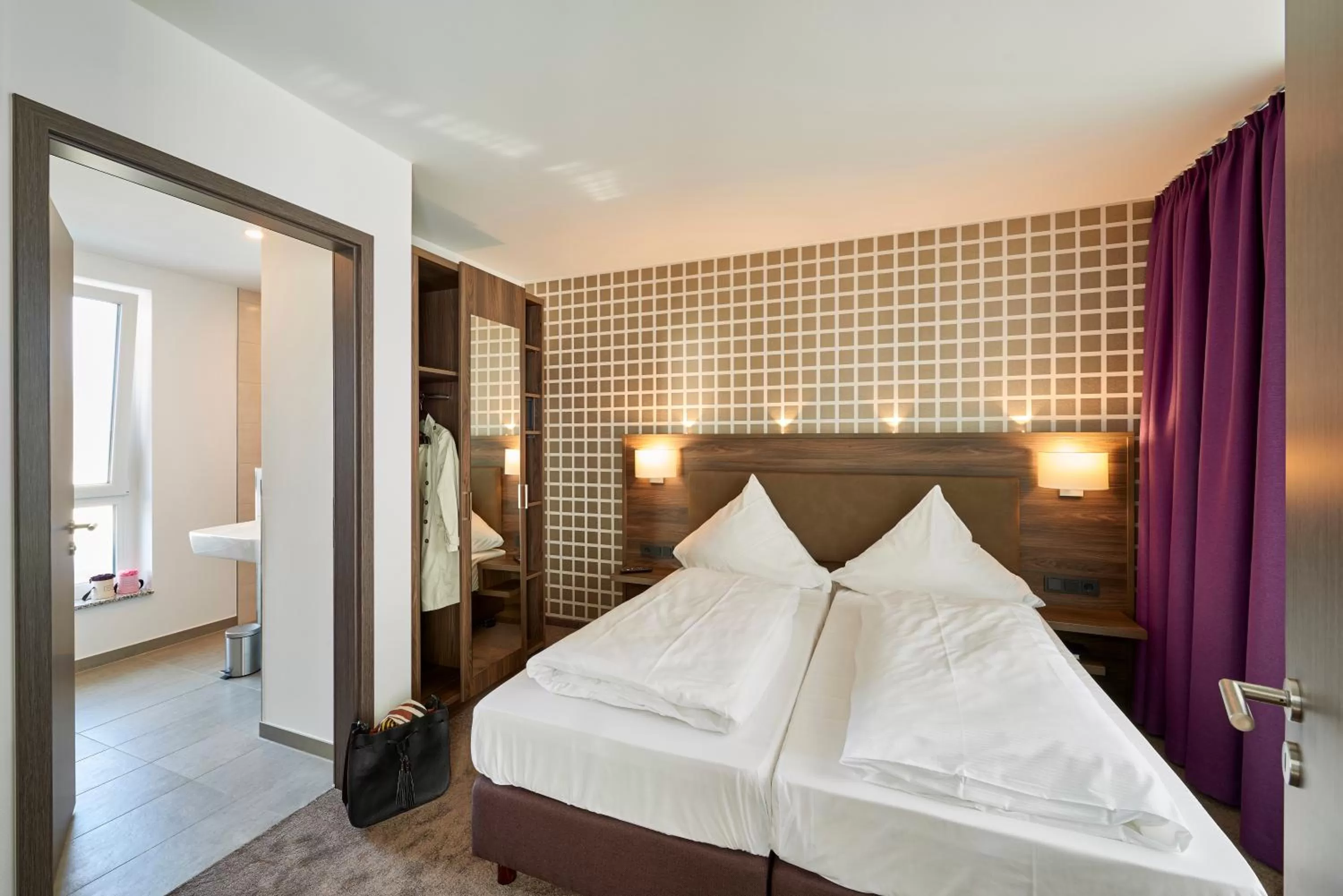 People, Bed in Hotel Mühlenhof Lollar