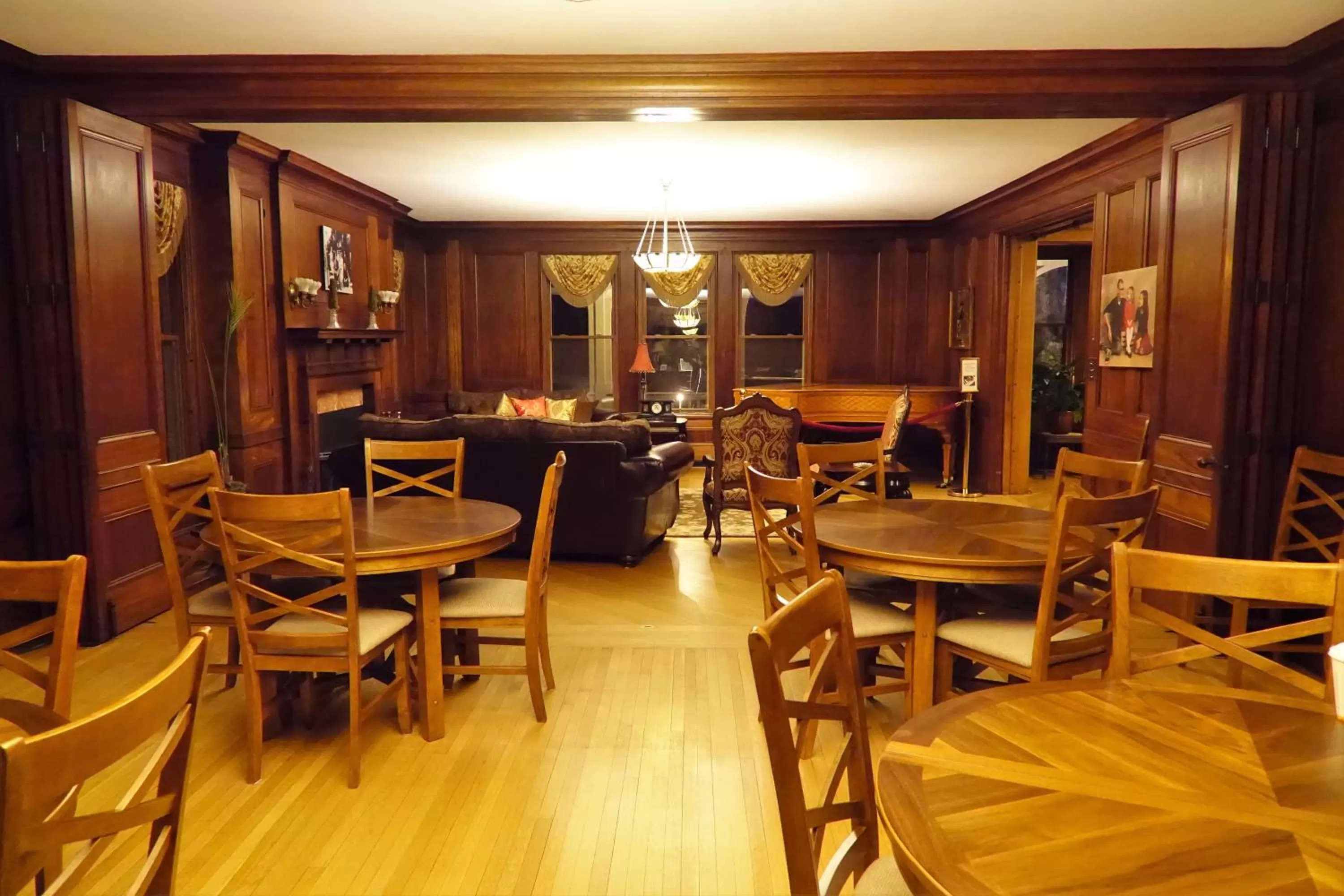 Restaurant/places to eat in The Inn at Ragged Edge