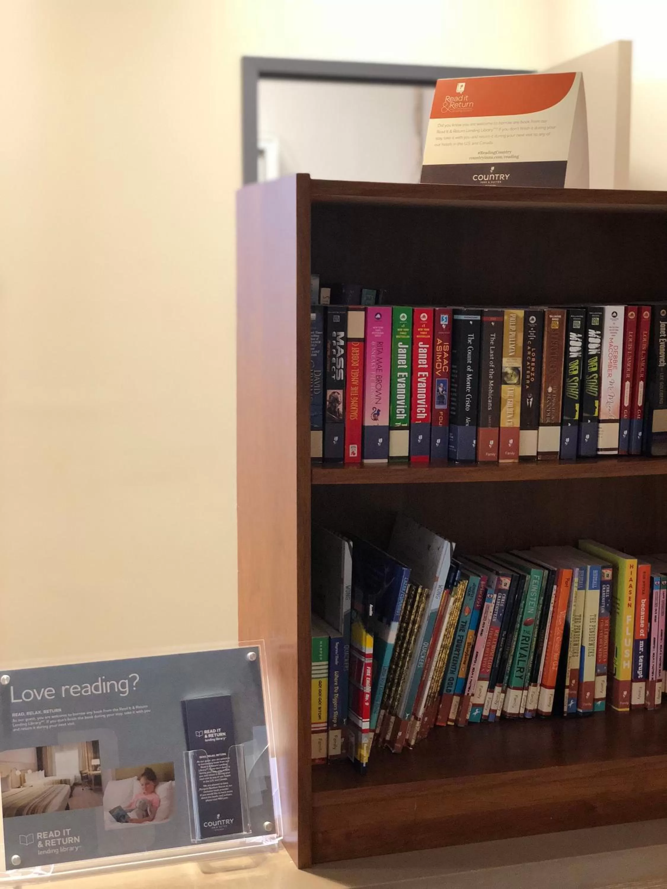 Library in Country Inn & Suites by Radisson, San Jose International Airport, CA