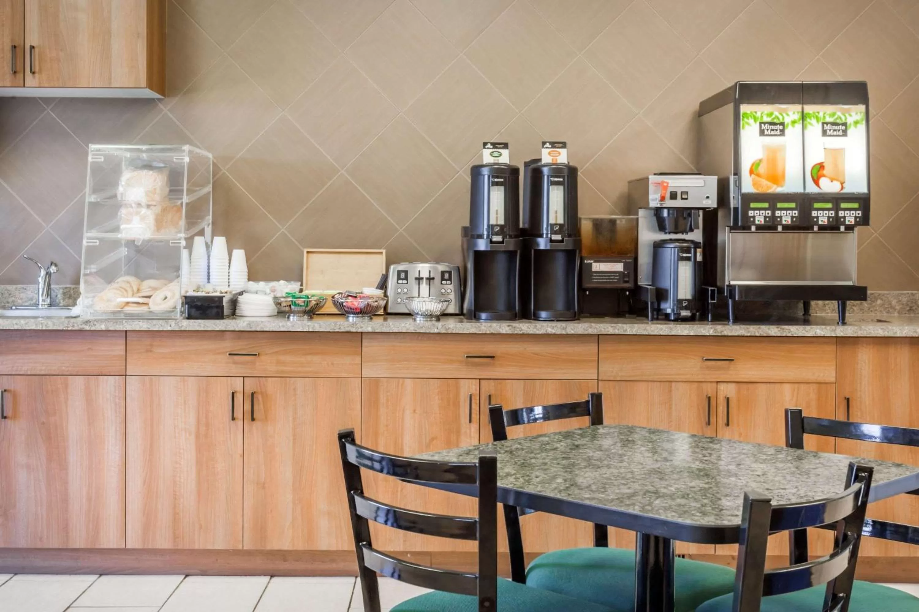 Restaurant/places to eat in Super 8 by Wyndham Dauphin