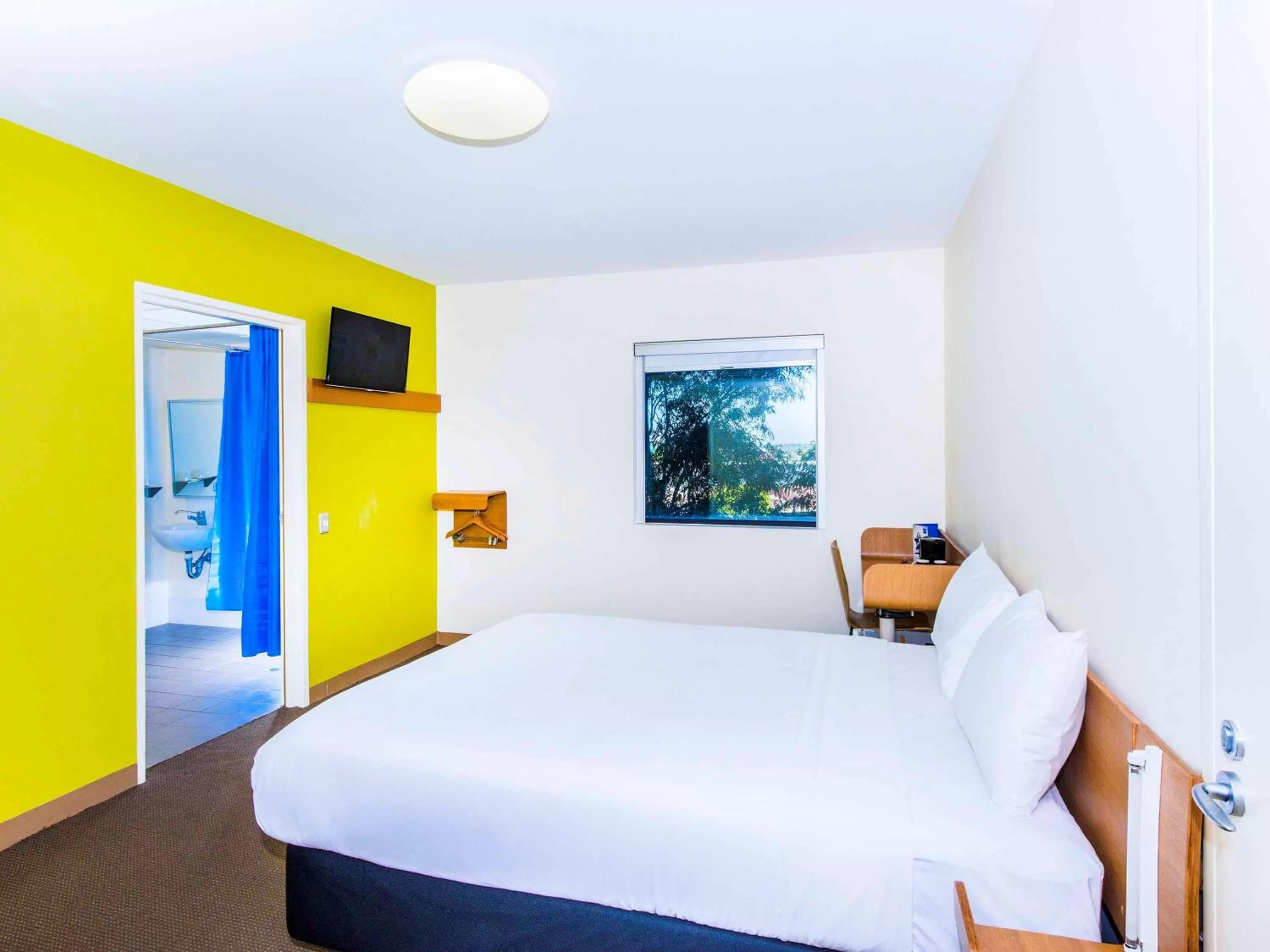 Standard Queen Room in ibis Budget Sydney Olympic Park