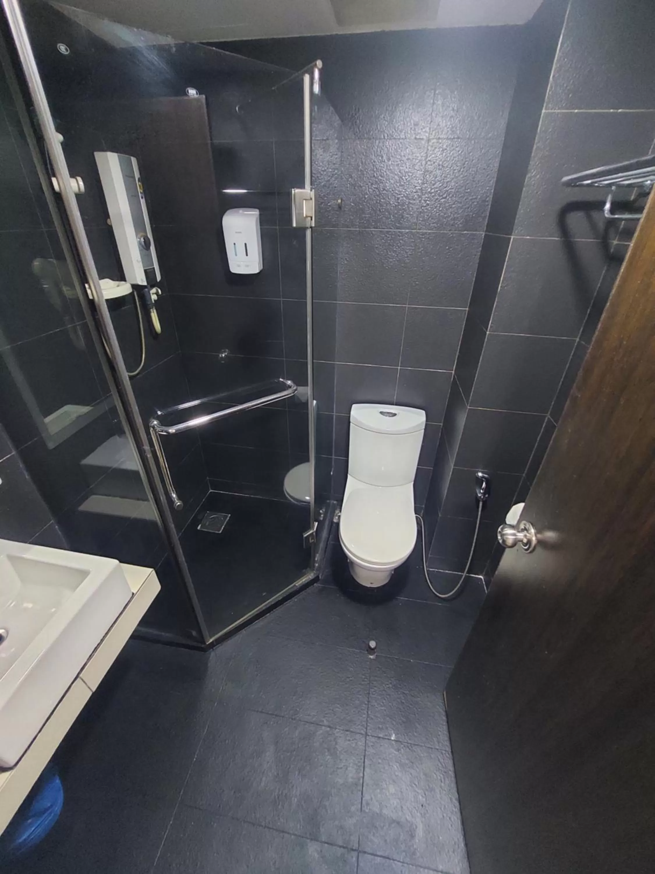 Shower in Celyn City Hotel