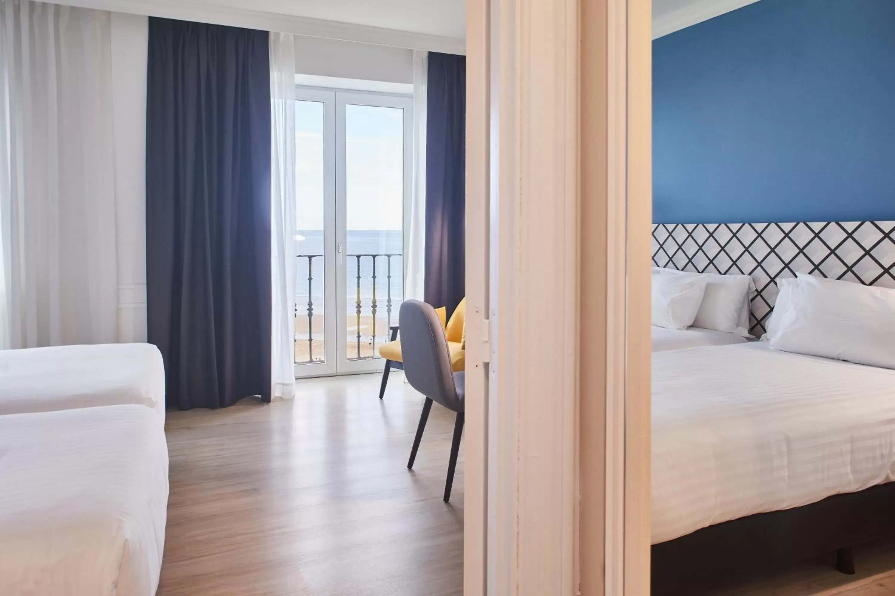 Family Room in Silken Río Santander Family Room in Silken Río Santander