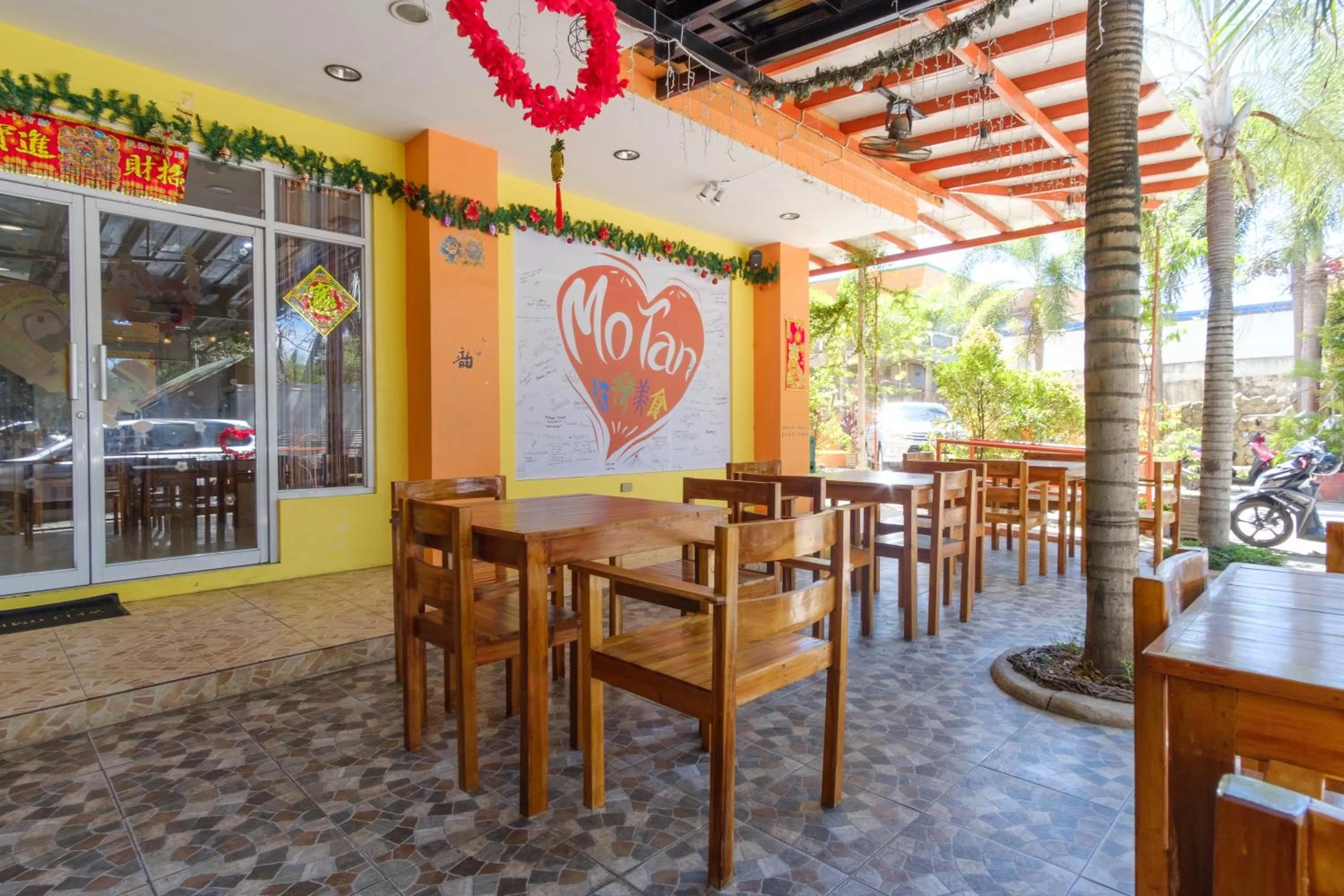 Restaurant/places to eat in RedDoorz Plus @ Manalo Extension Palawan