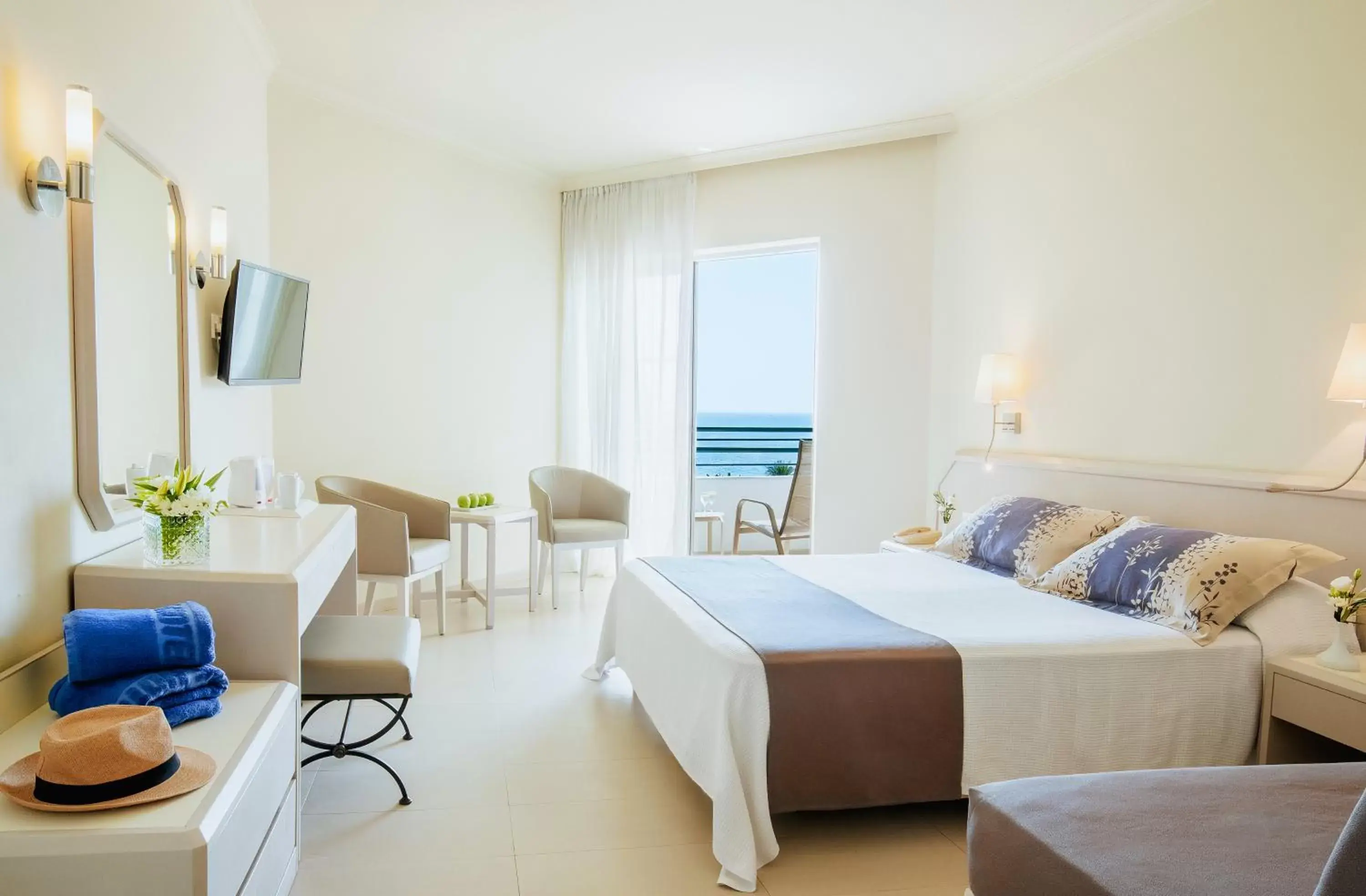 Twin Room with Sea View - single occupancy in Louis Imperial Beach Twin Room with Sea View - single occupancy in Louis Imperial Beach