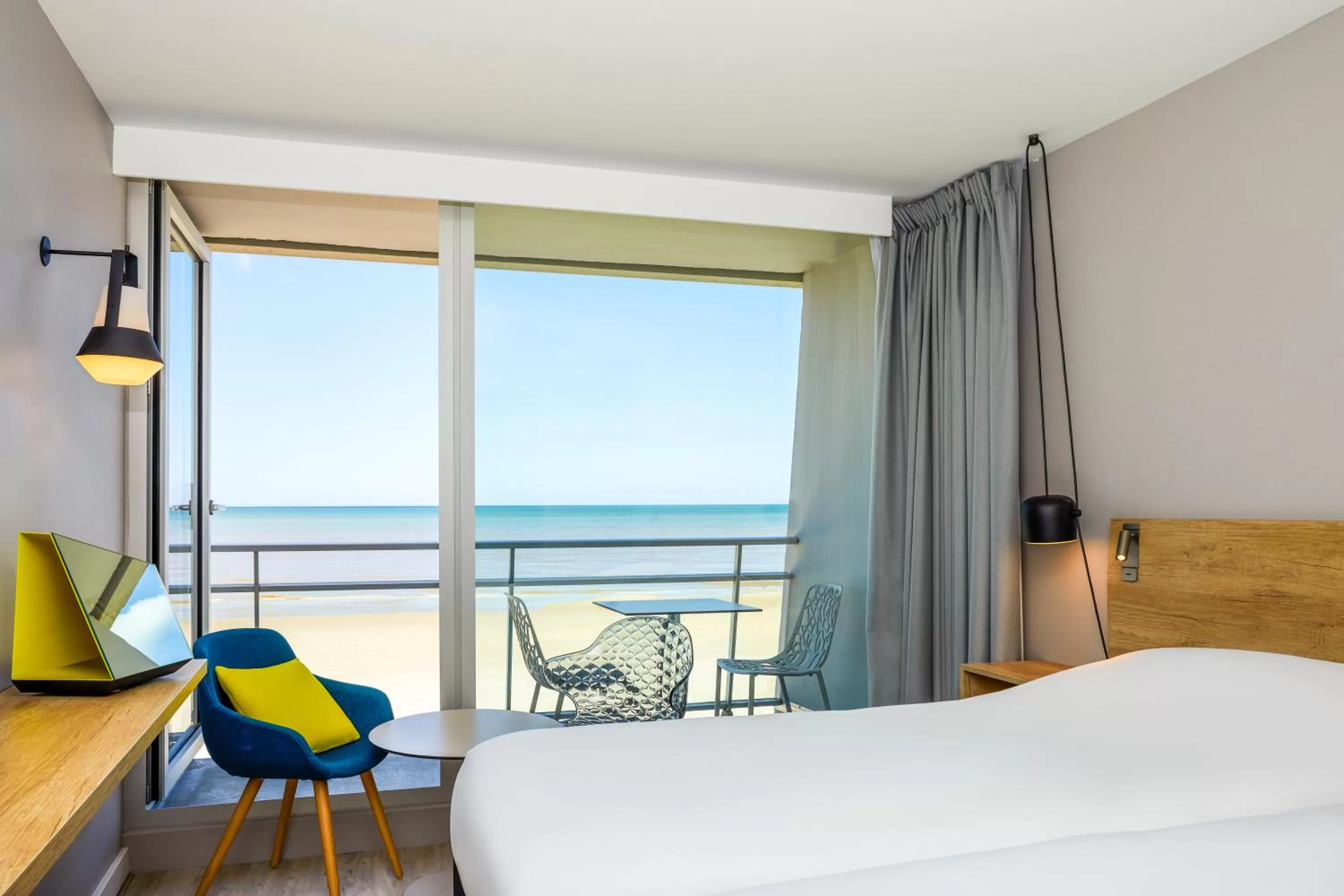 Balcony/Terrace, Bed in ibis Thalassa Le Touquet