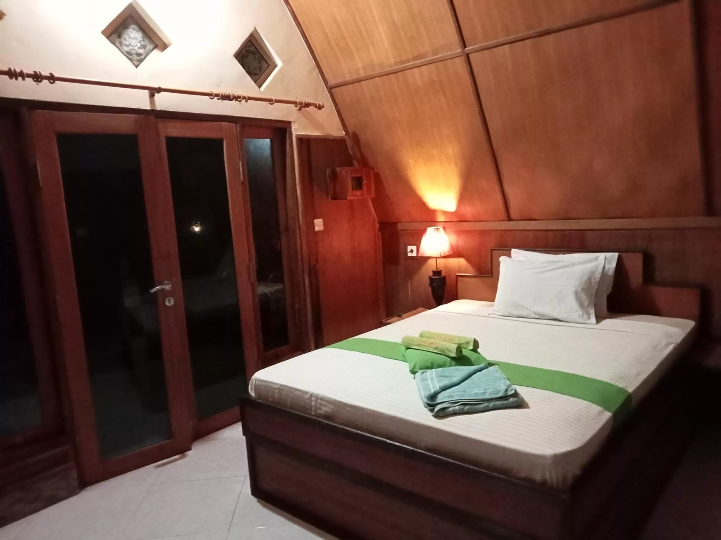 Bed in Meno Smile Cottages