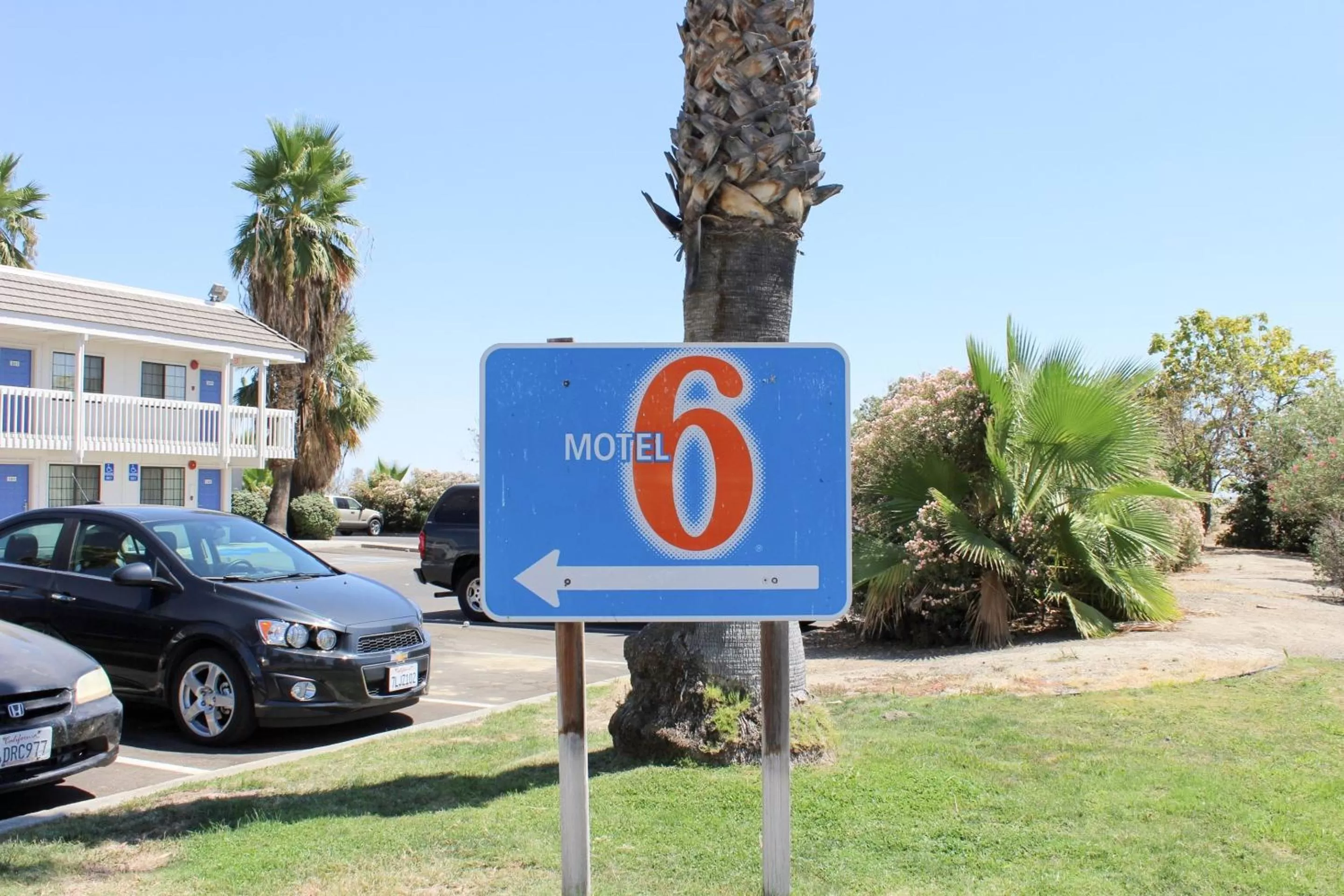 Property building in Motel 6-Coalinga, CA - East