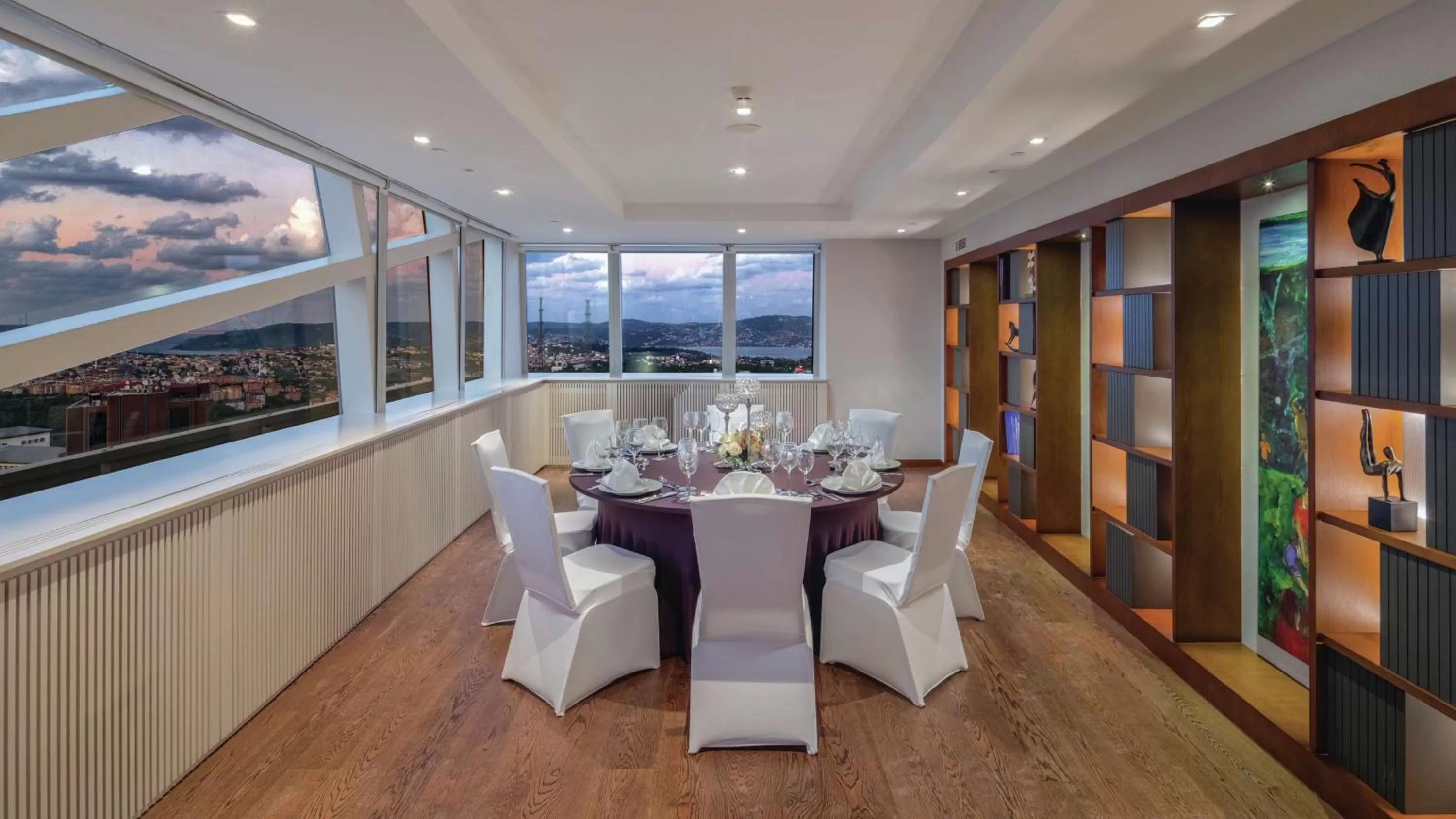 Restaurant/places to eat in Hilton Istanbul Maslak