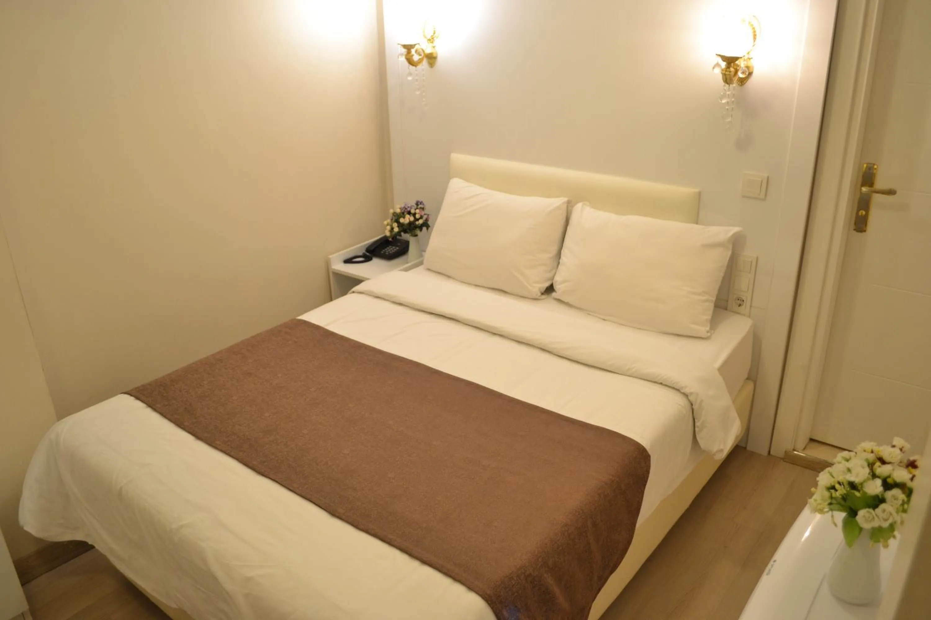Bedroom, Bed in New Fatih Hotel