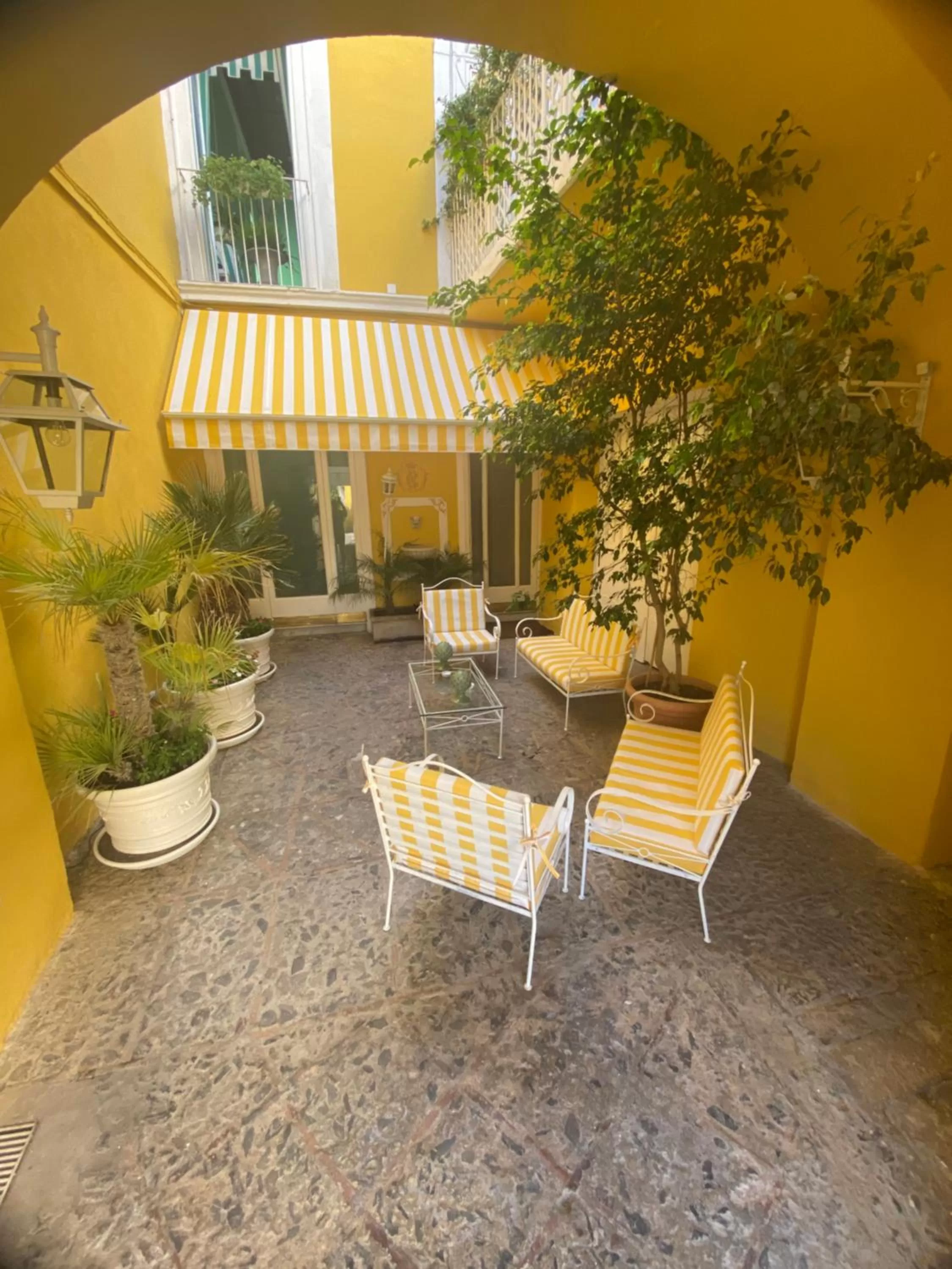 Patio in Palazzo Cherubini-Pools & Wellness