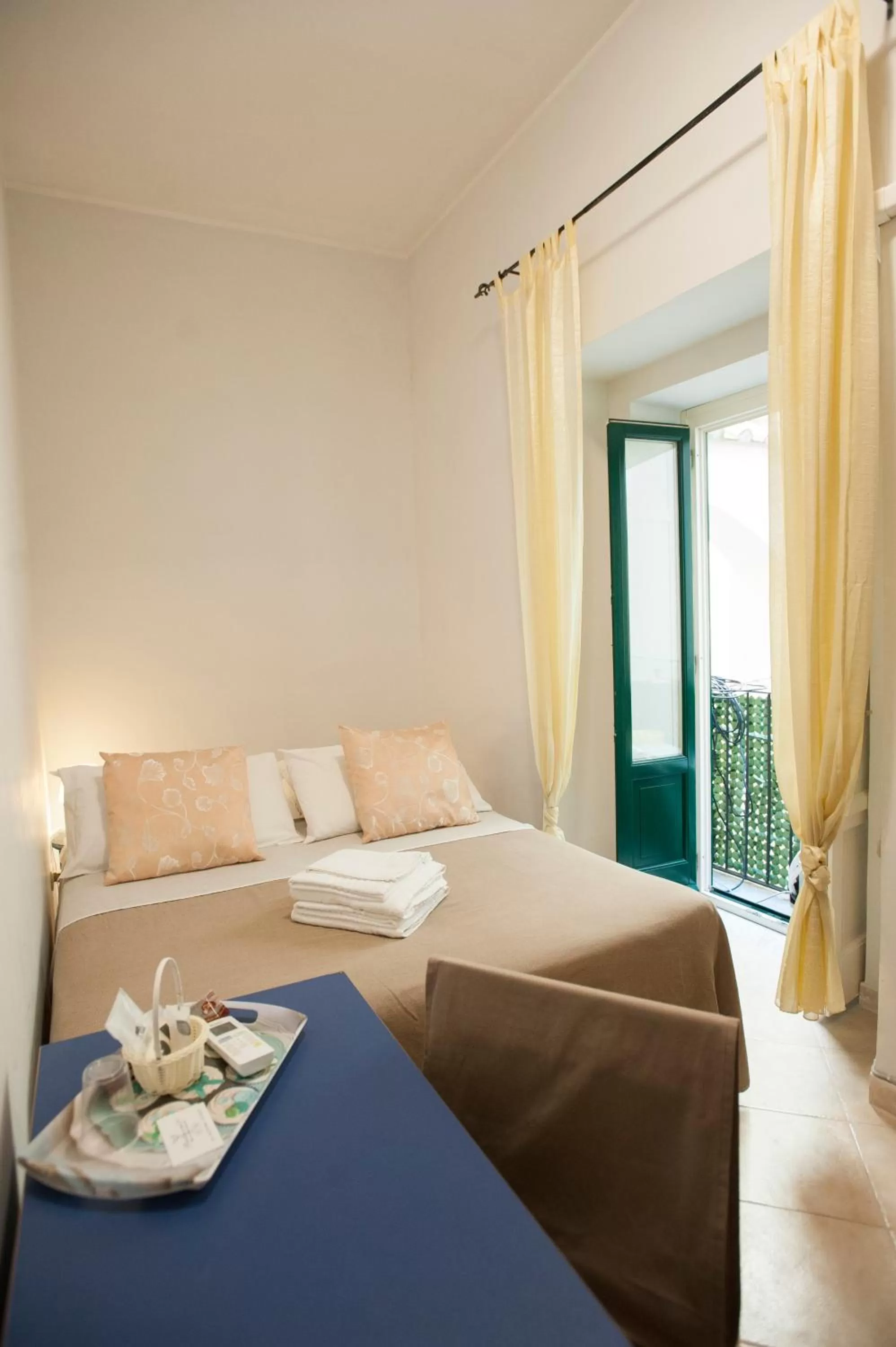 Photo of the whole room, Bed in Monreal Rooms Salerno