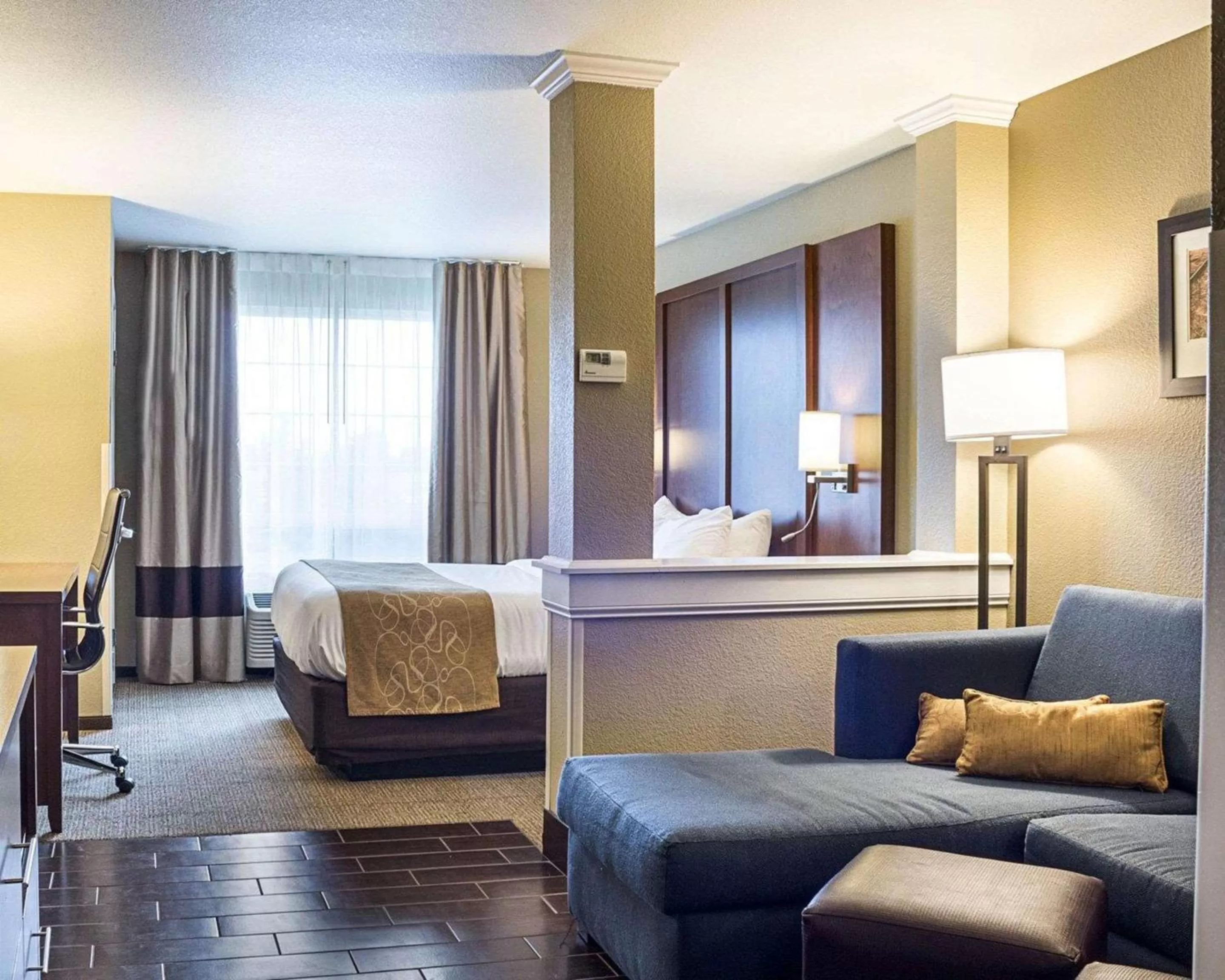 Photo of the whole room in Comfort Suites Minot South