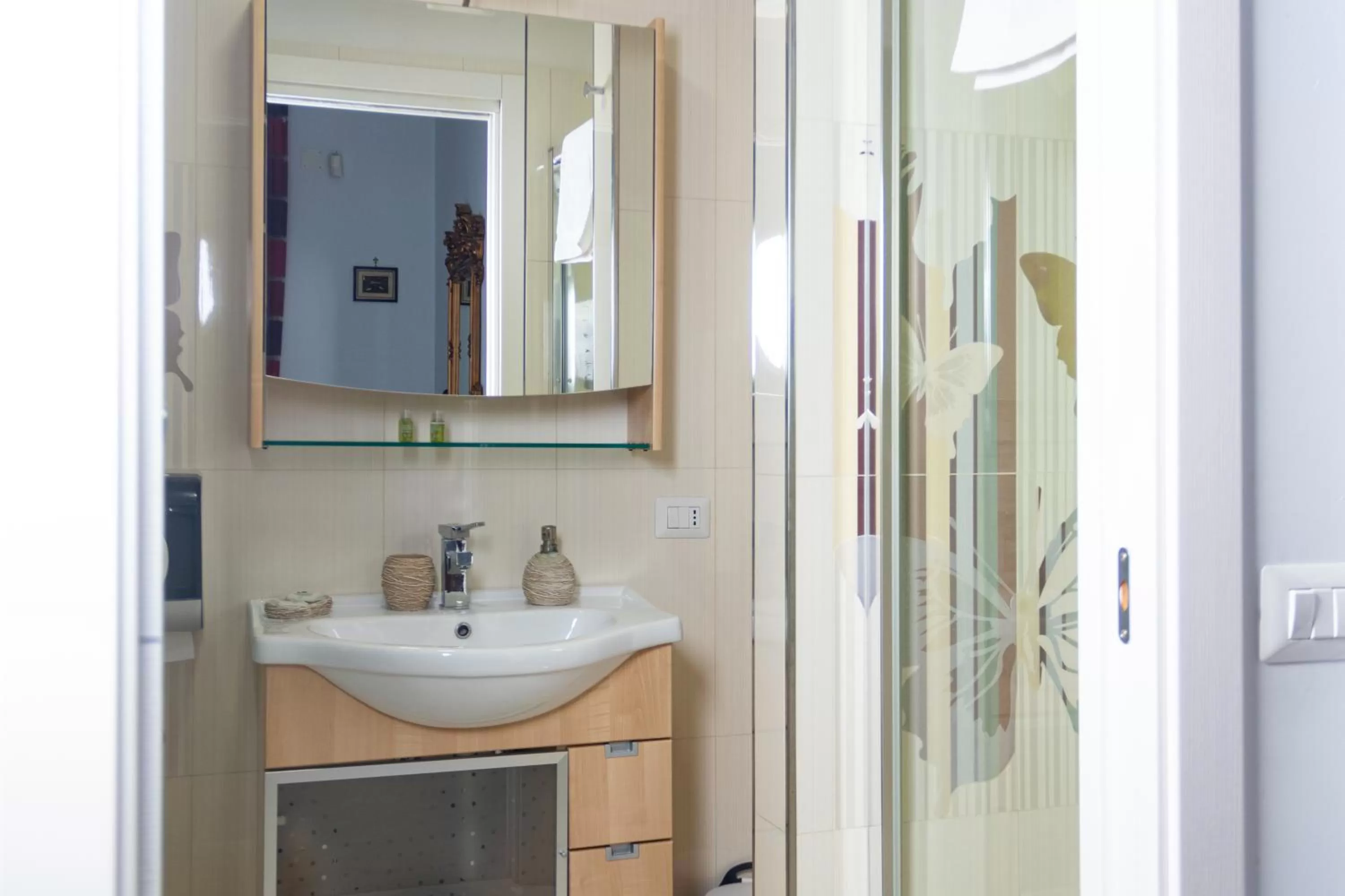 Shower in Nido Dei Gabbiani