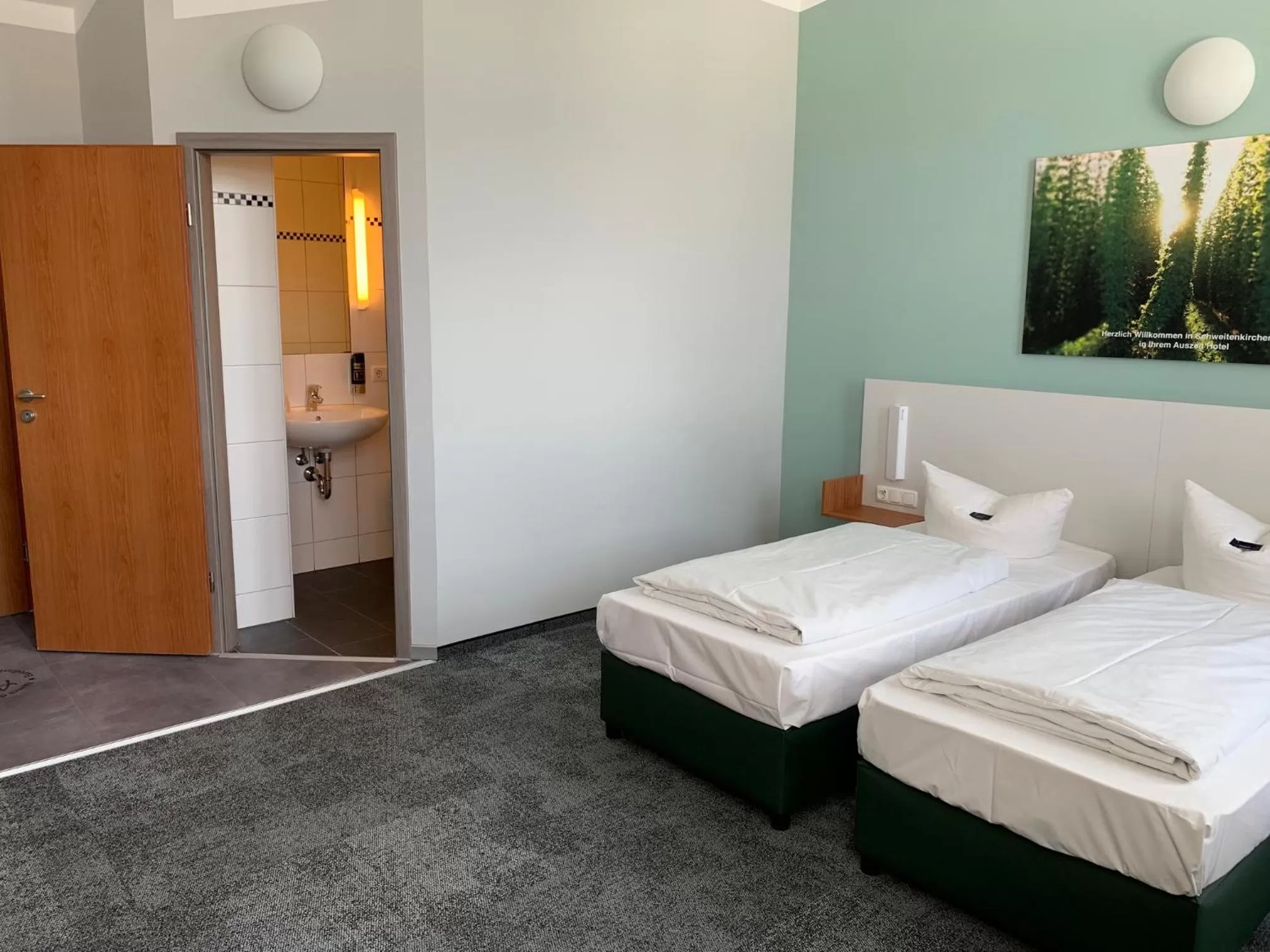 Bed in Hotel Asbach-Bäumenheim