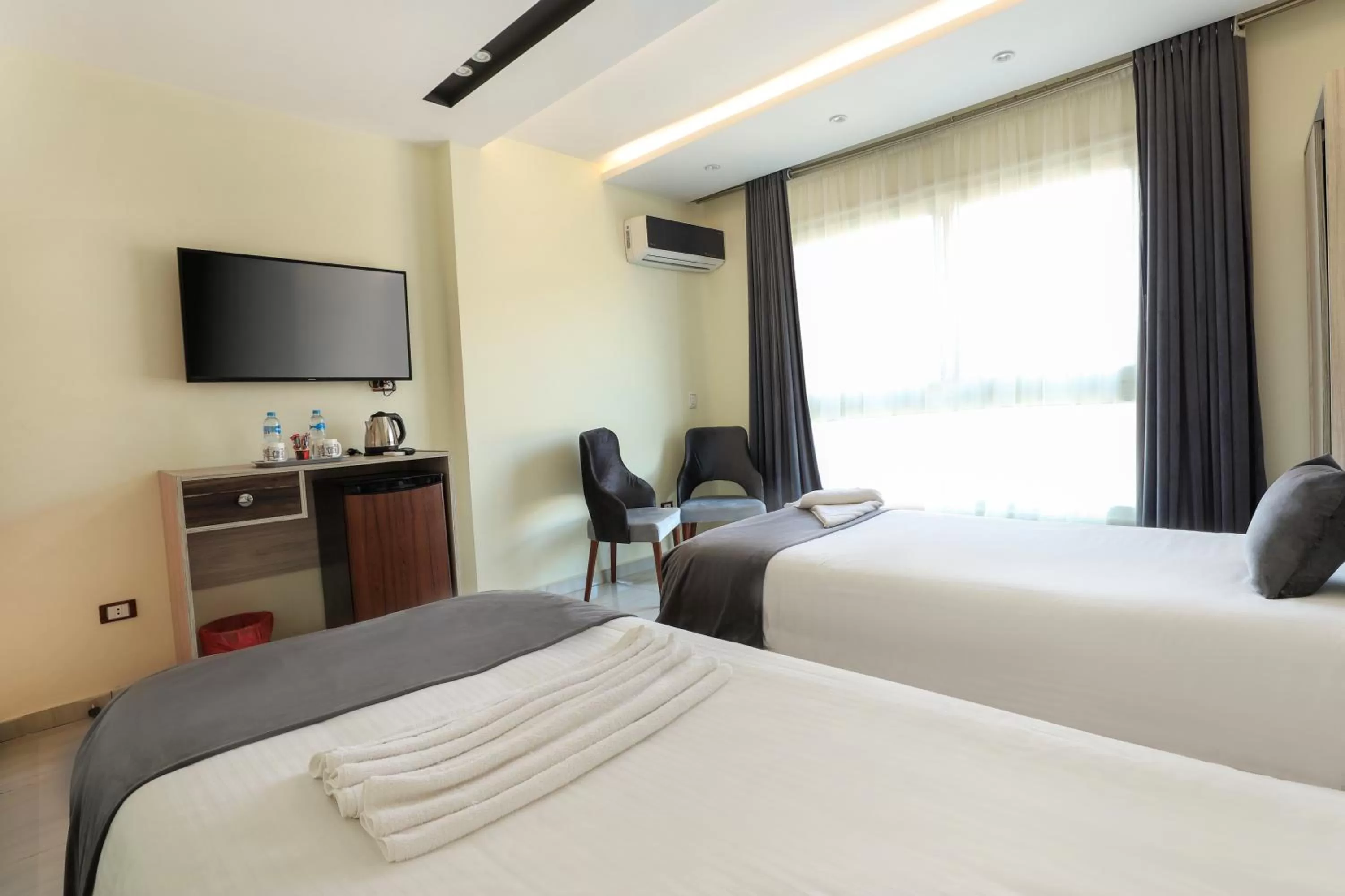 Communal lounge/ TV room, Bed in Brothers Pyramids View Hotel