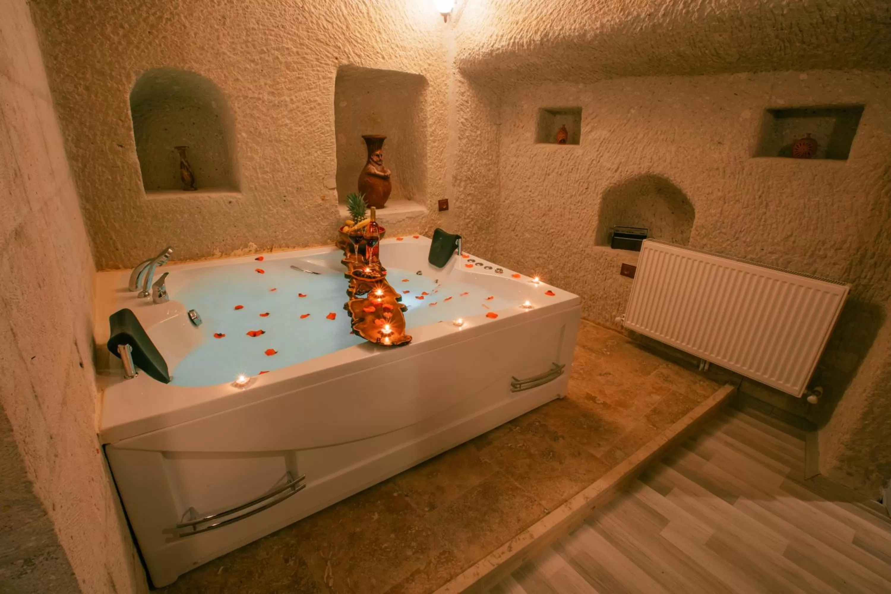 Hot Tub in Mia Cappadocia Cave Hotel