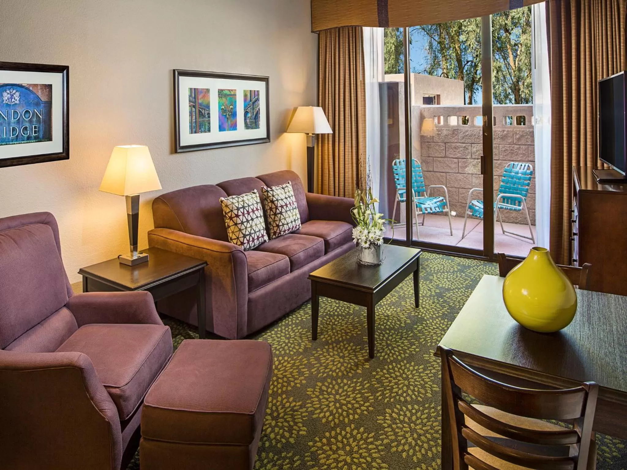 Patio in London Bridge Resort