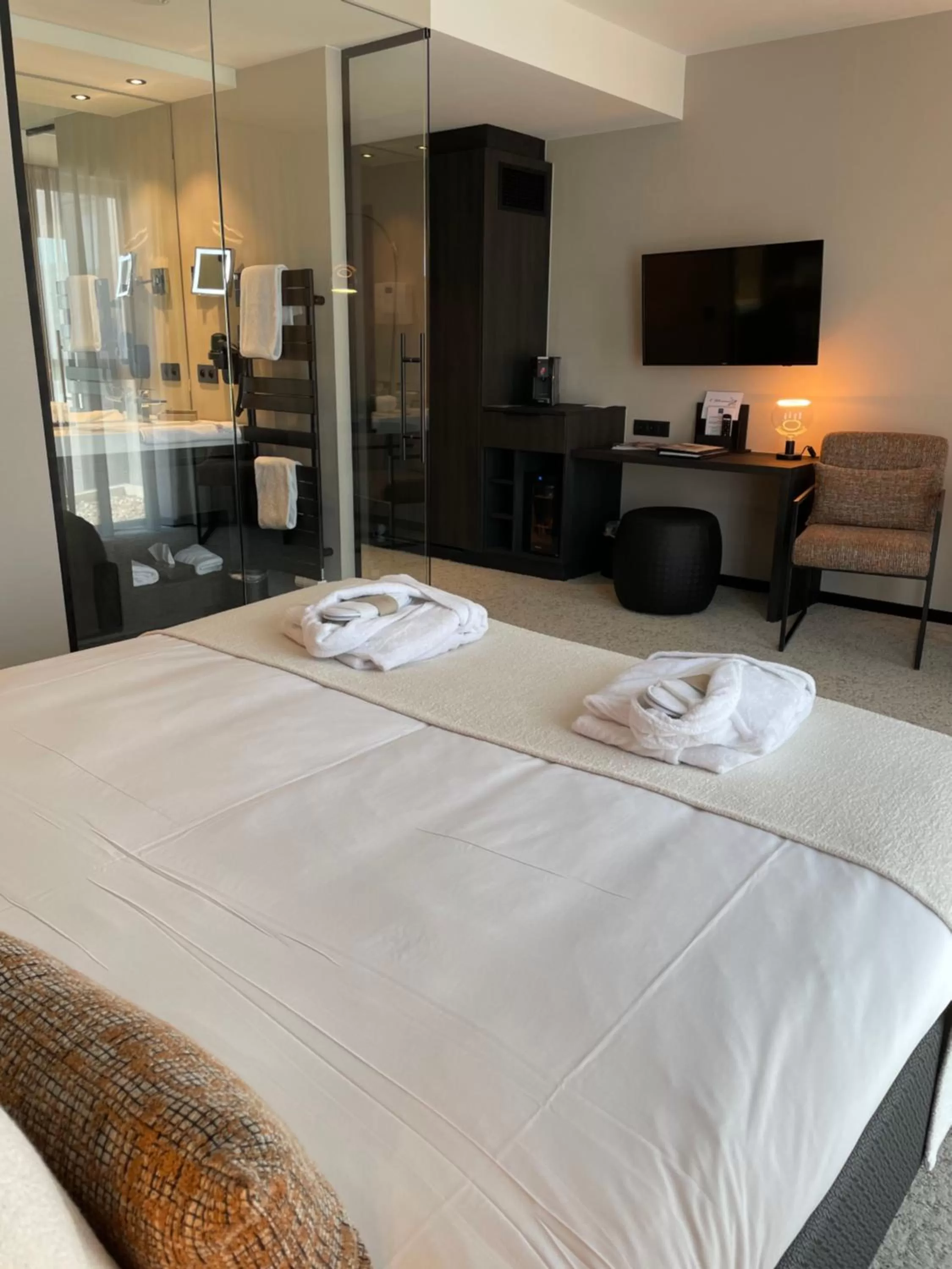 Bedroom, Bed in Van der Valk Hotel Mons Congres & Spa