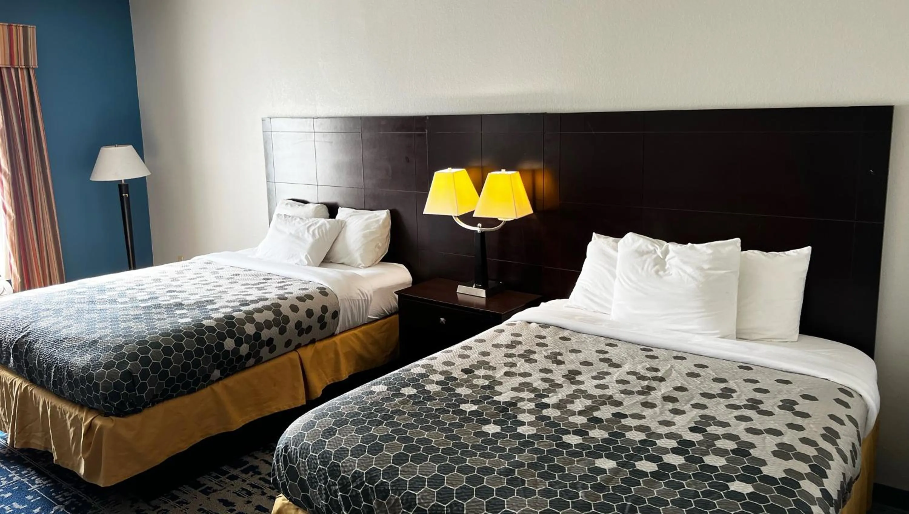 Bedroom, Bed in Super Inn & Suites Philadelphia