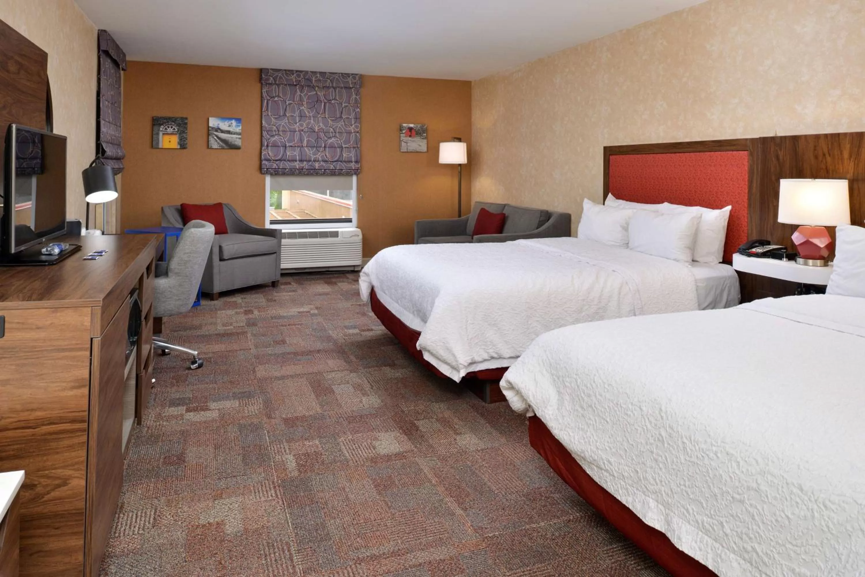Bedroom, Bed in Hampton Inn Wytheville