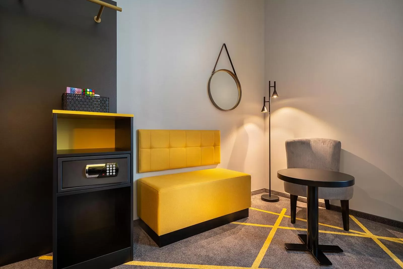 hair dresser in Holiday Inn - the niu, Fury Aschheim Messe by IHG