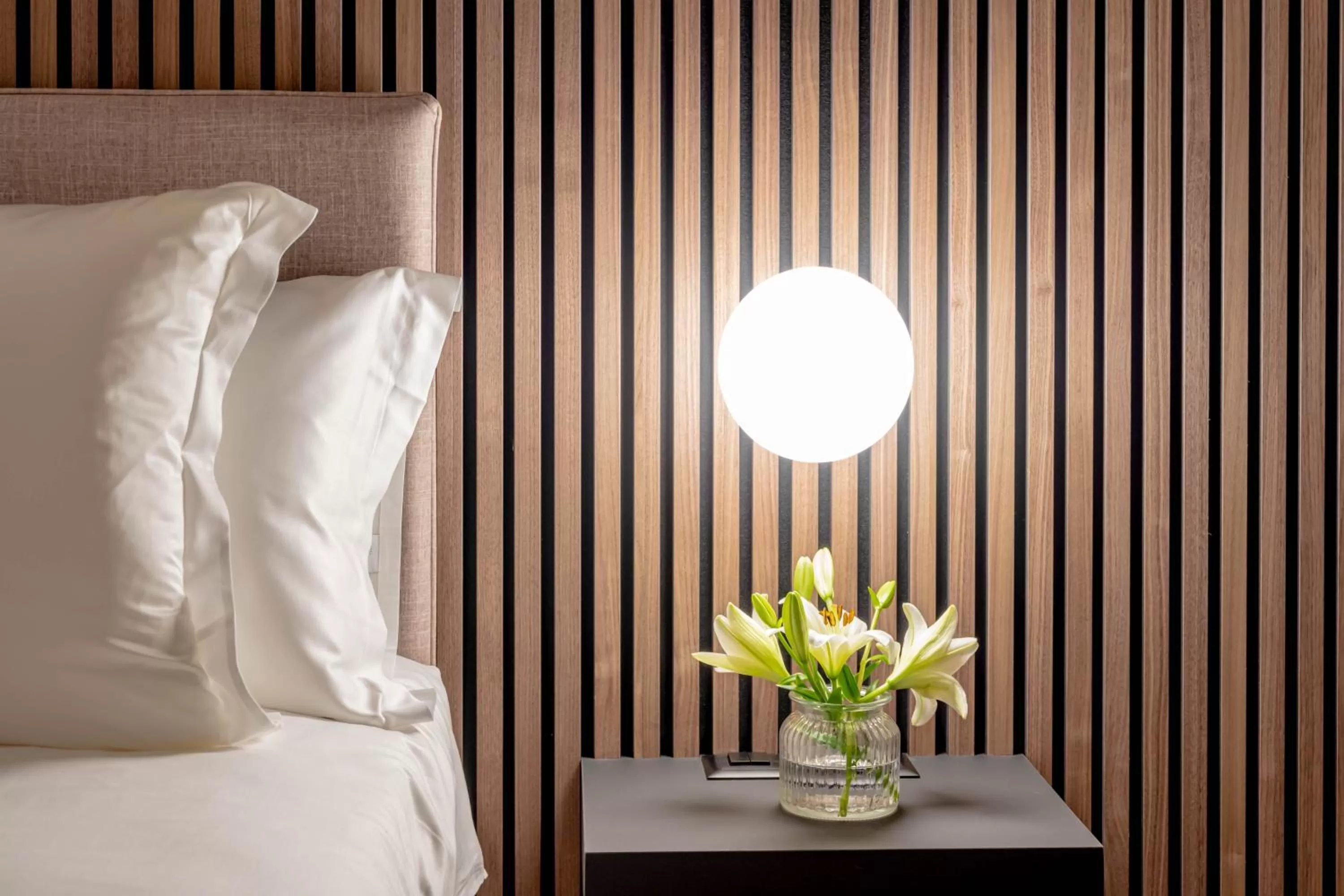 Decorative detail, Bed in Smart Hotel Binario - Self Check-In