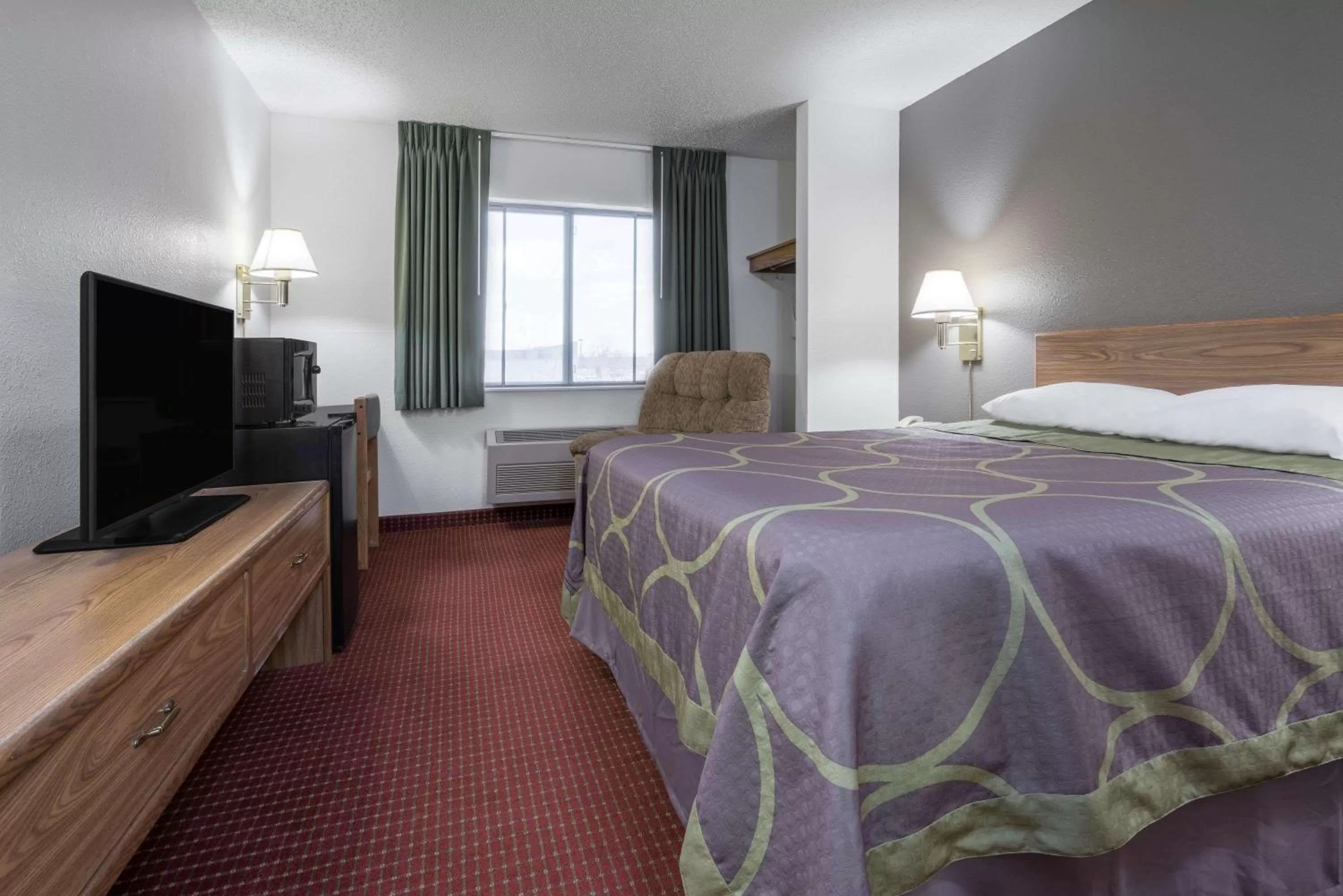 Photo of the whole room, Bed in Super 8 by Wyndham Fond Du Lac