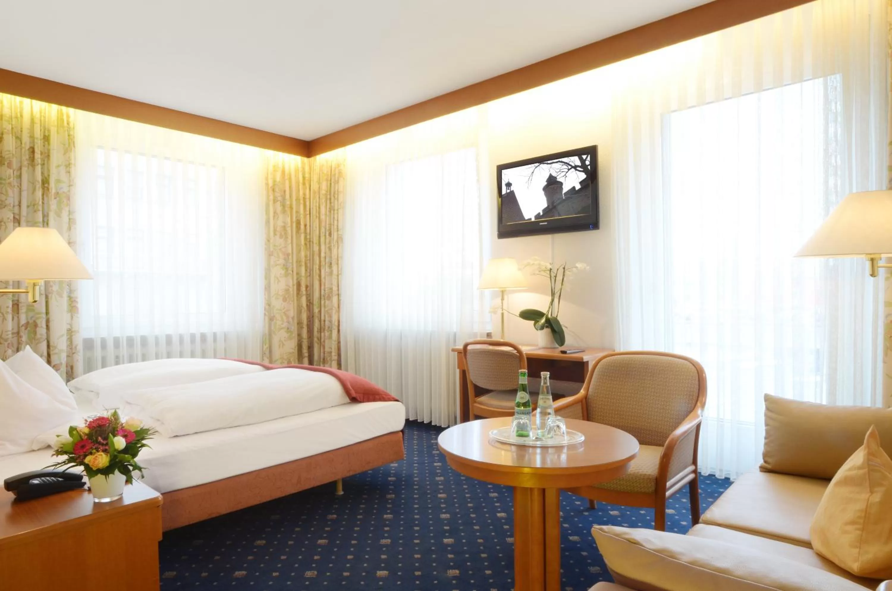 Photo of the whole room, Bed in Ringhotel Loew's Merkur