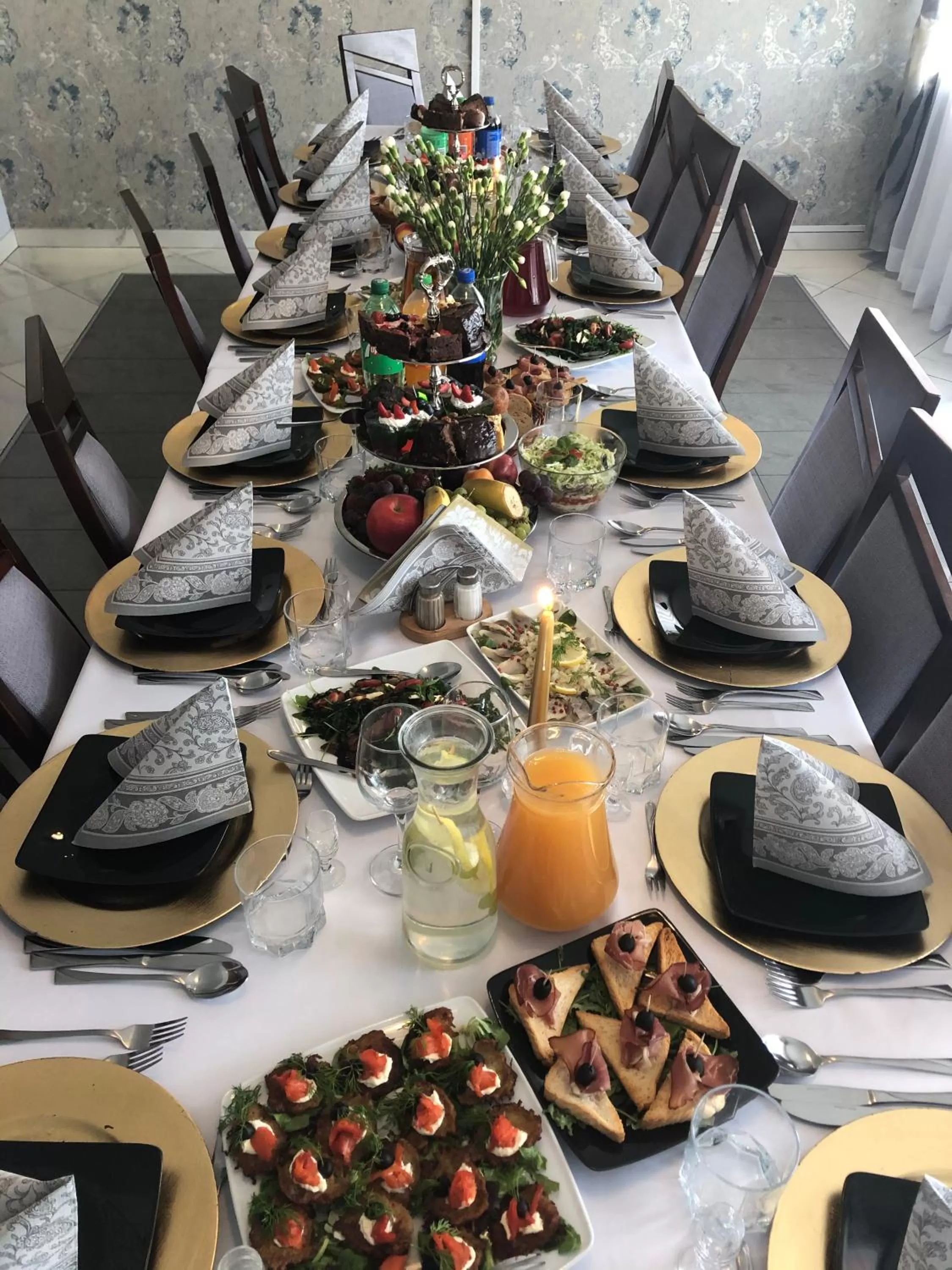 Restaurant/places to eat in Hotel Imperium