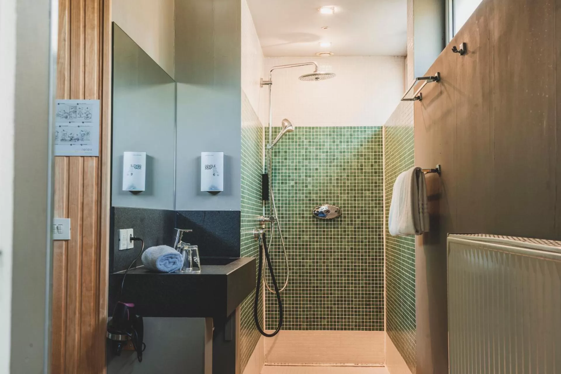 Shower in Mont-des-Pins