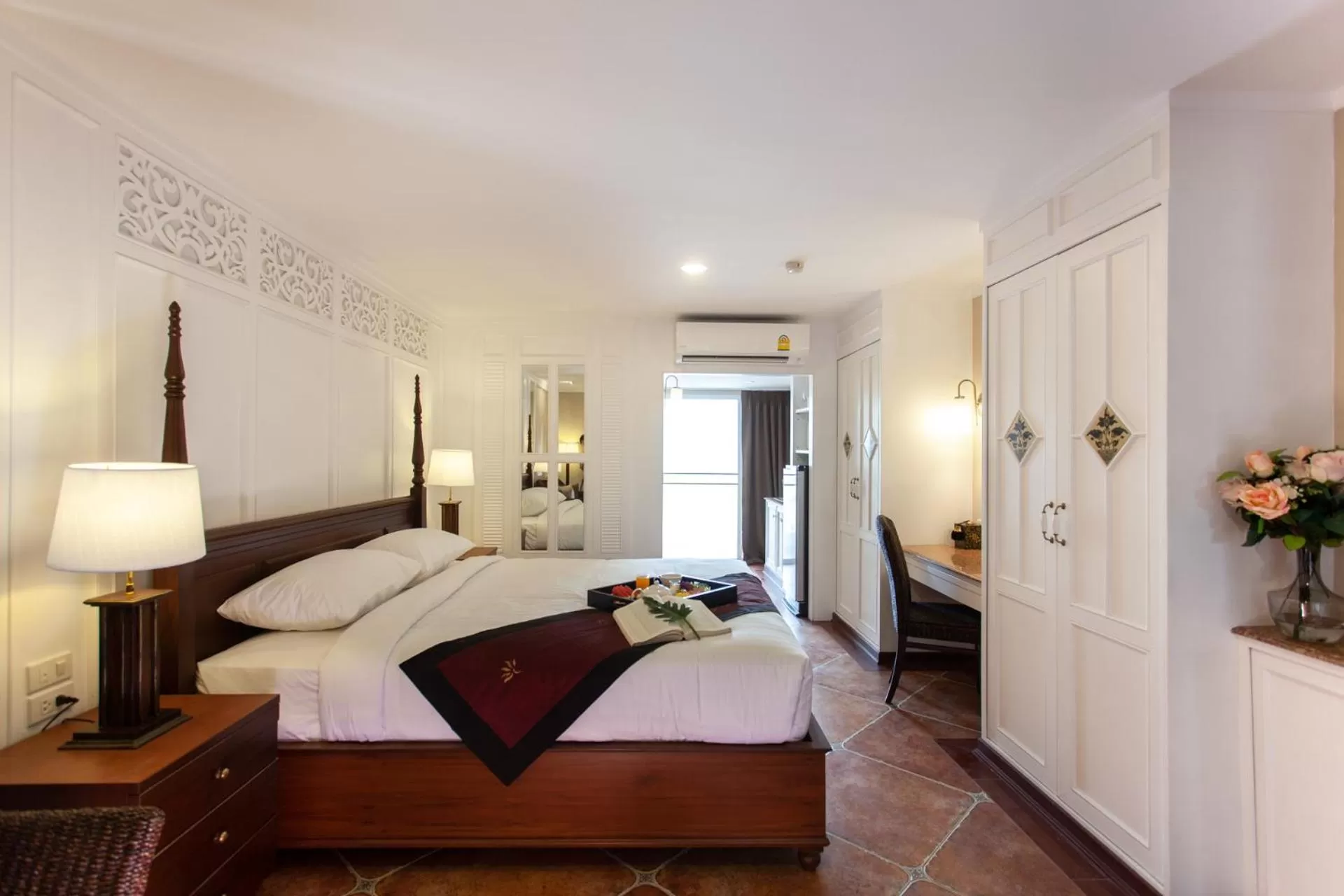 Photo of the whole room, Bed in Viangbua Mansion