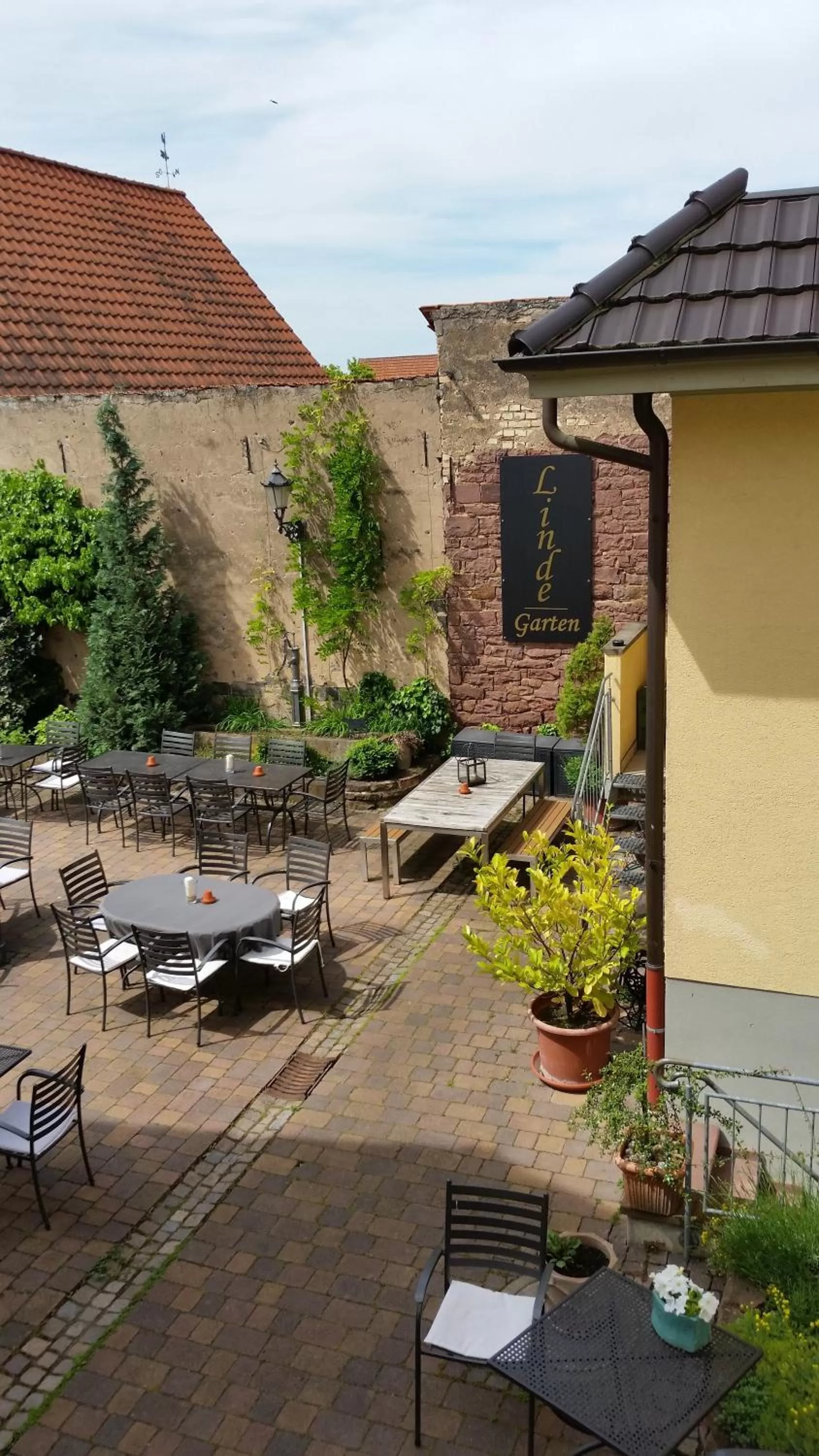 Patio, Patio/Outdoor Area in Linde Restaurant & Hotel